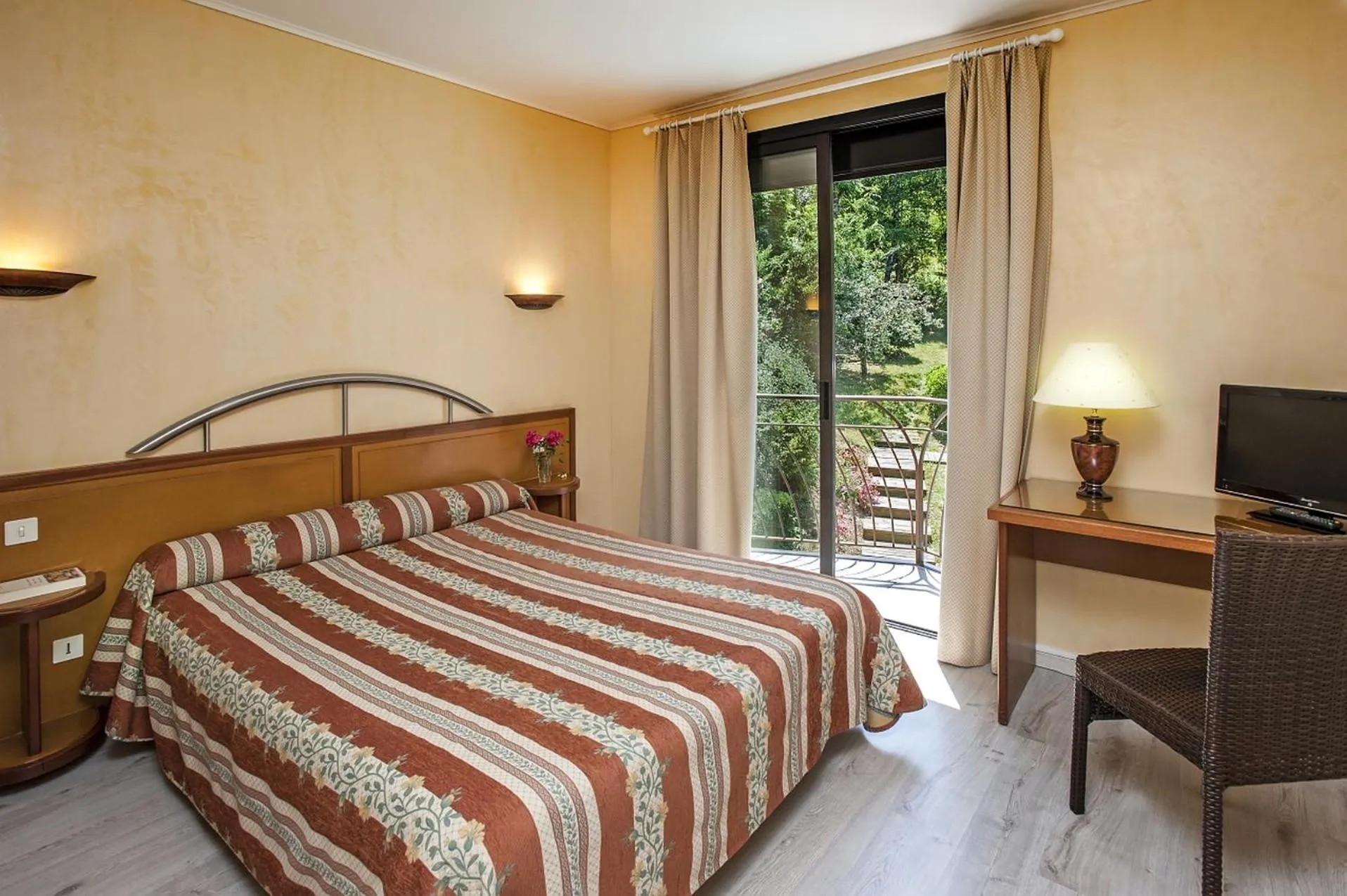 Bedroom, Bed in Logis Hôtel Restaurant Le Mont Aigoual