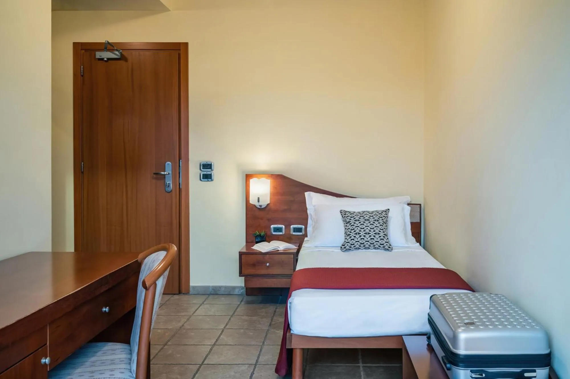 Photo of the whole room, Bed in Hotel La Fenice