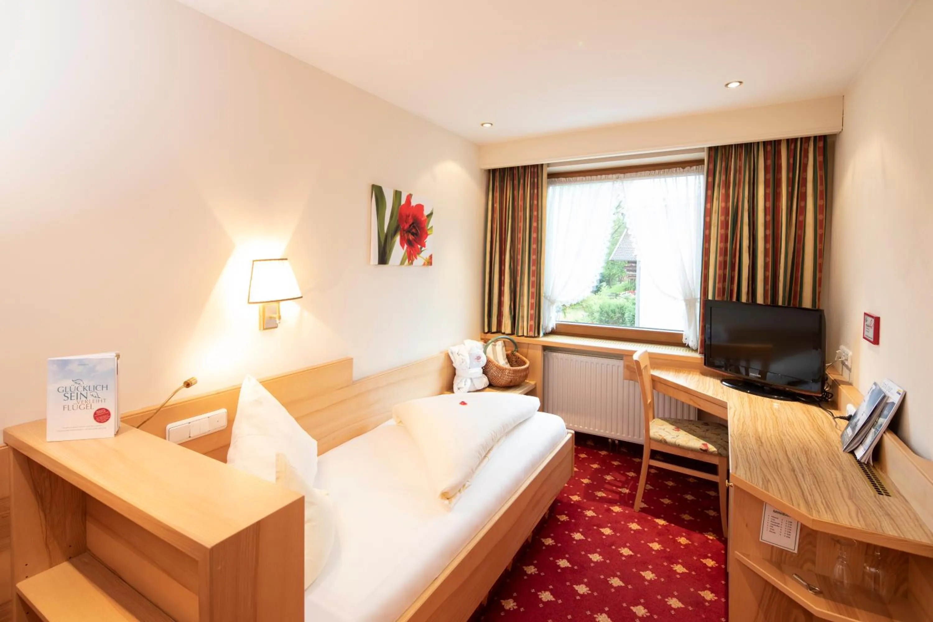 Photo of the whole room, Bed in Kirchenwirt