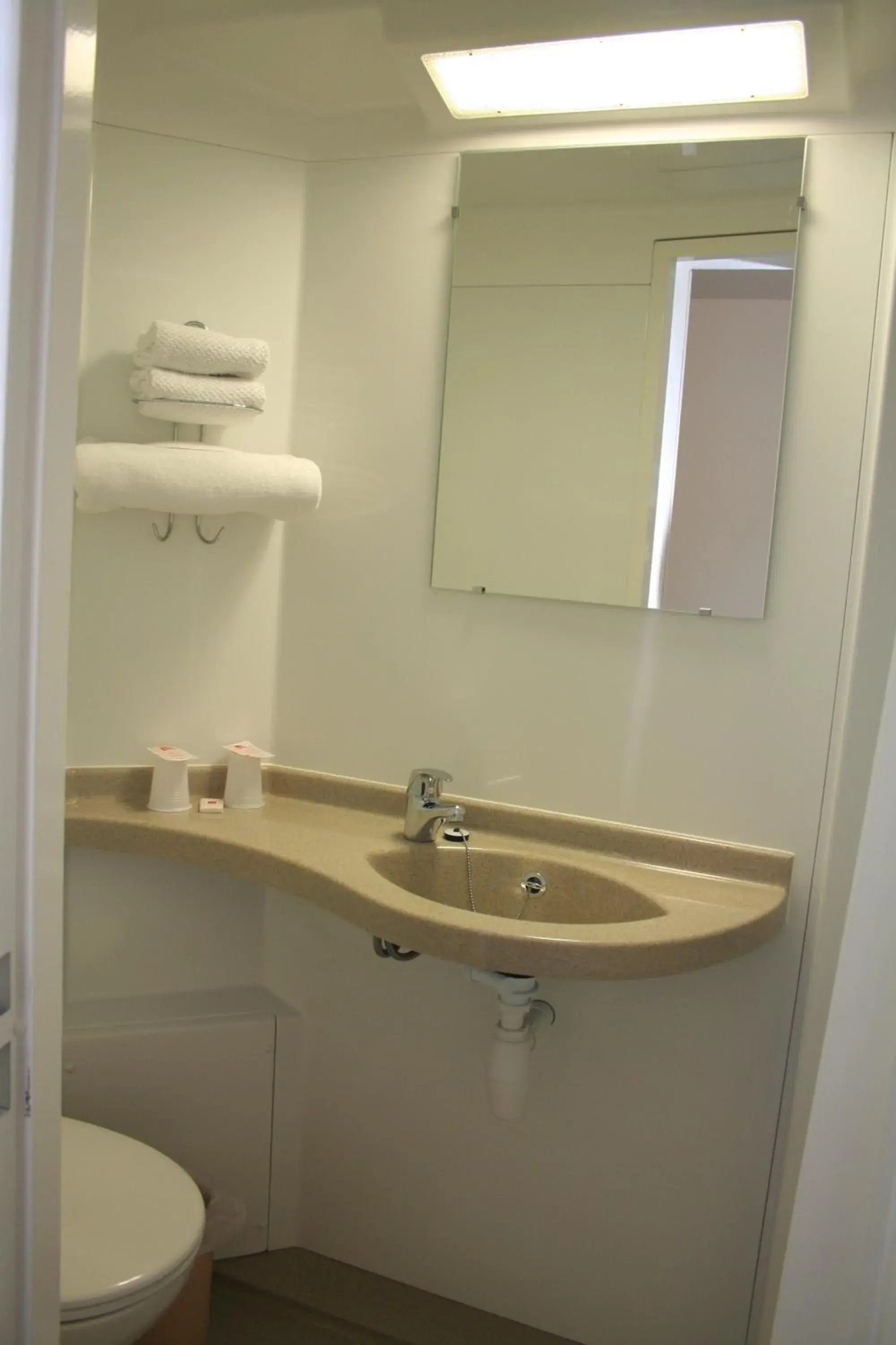 Double Room in Hotel Macon la Salle Double Room in Hotel Macon la Salle