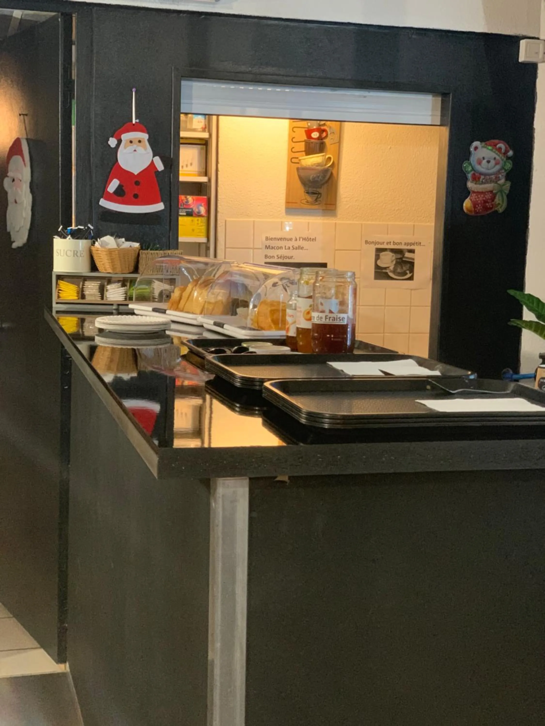 Breakfast in Hotel Macon la Salle