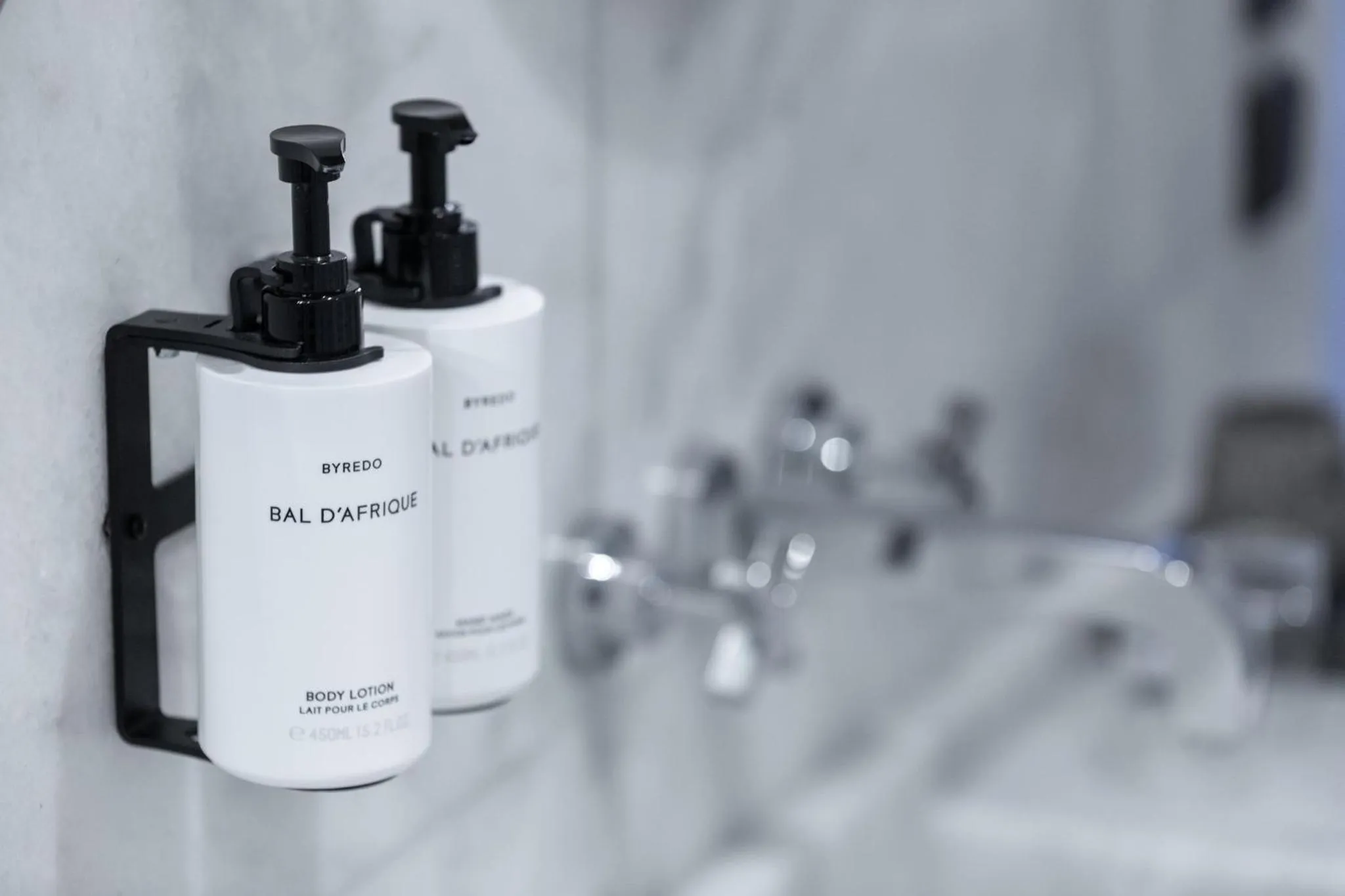 Bedroom in InterContinental Paris Champs Elysées Etoile by IHG