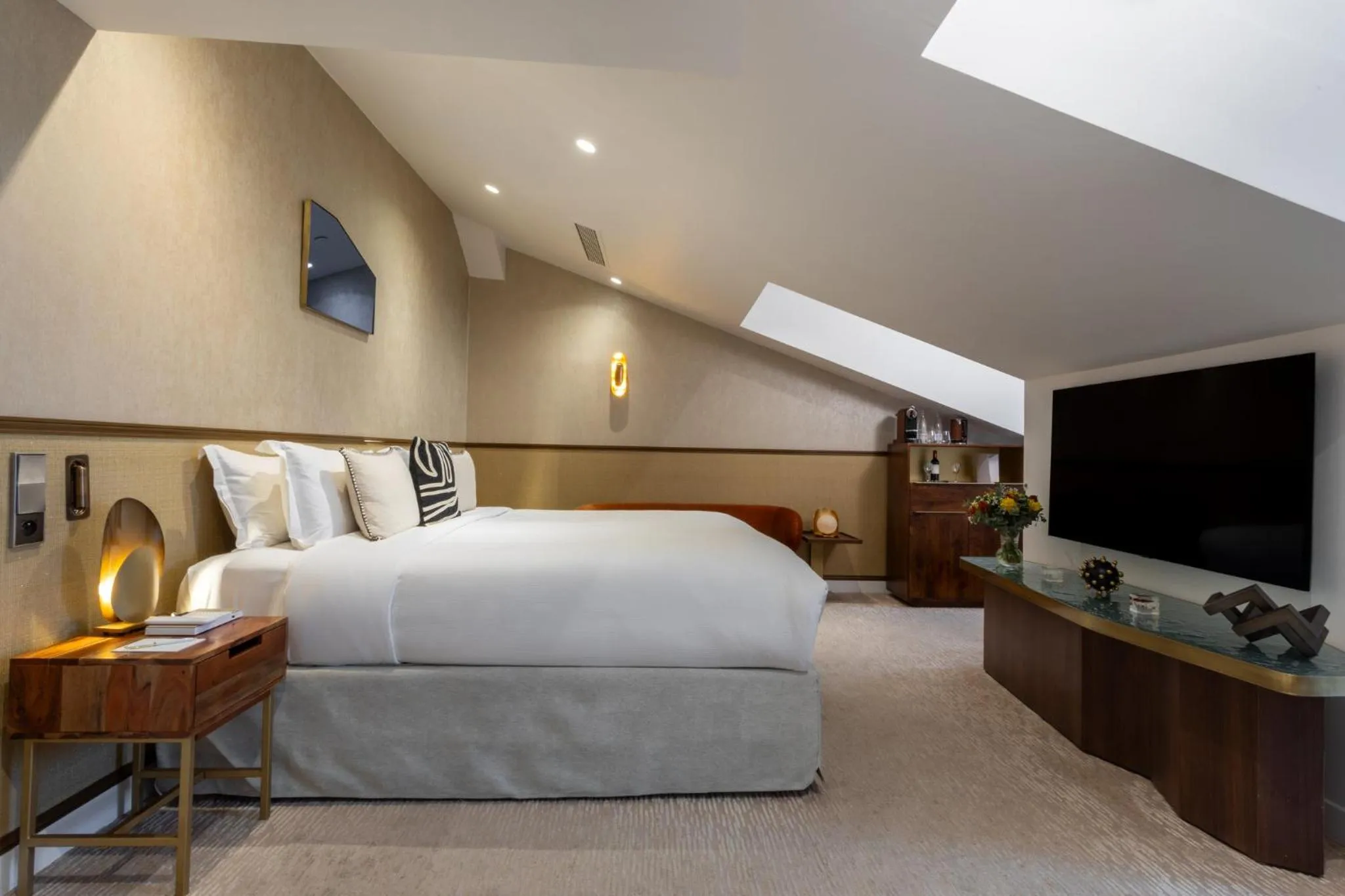 Bed in InterContinental Paris Champs Elysées Etoile by IHG