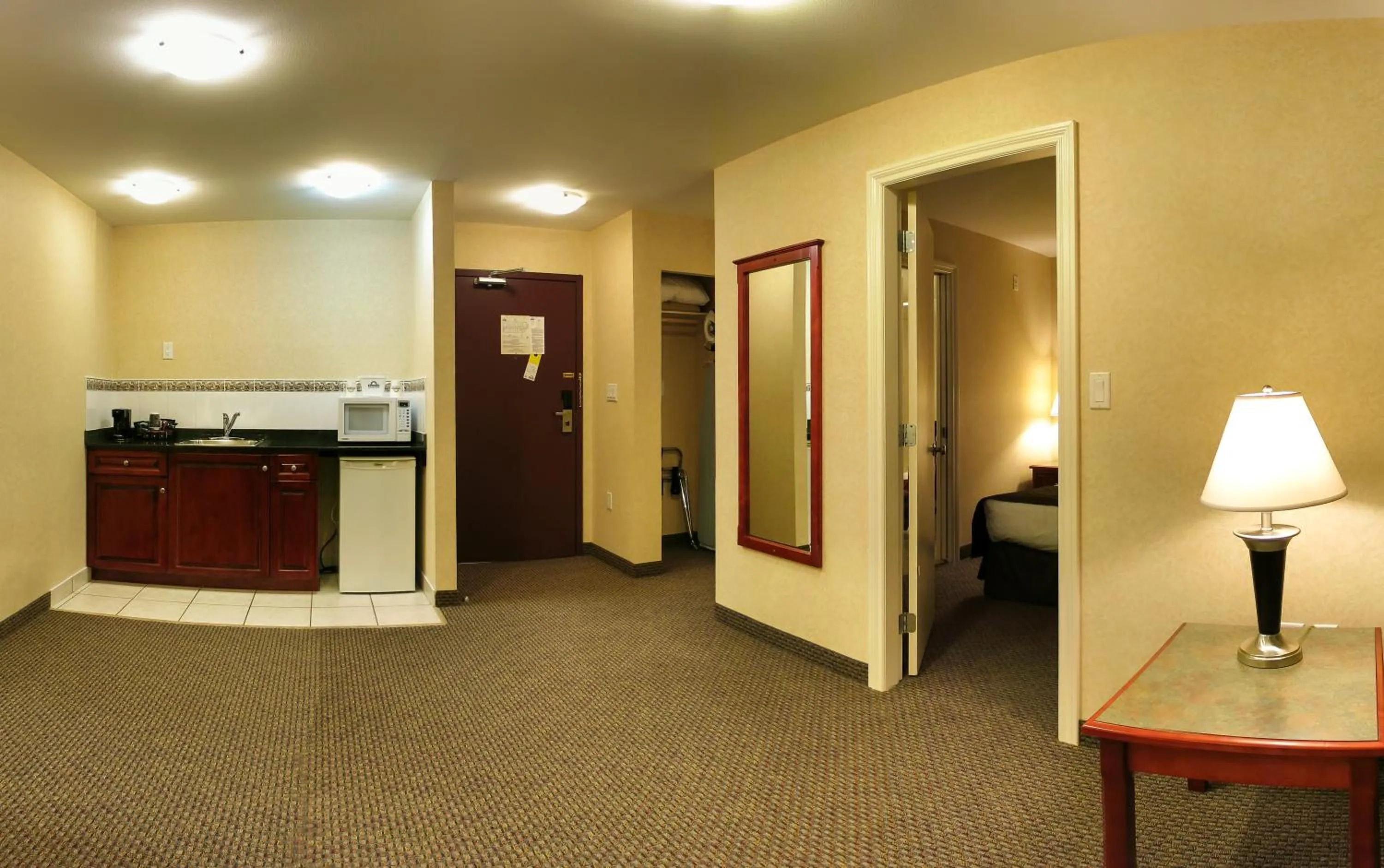Living room in Days Inn & Suites by Wyndham Langley