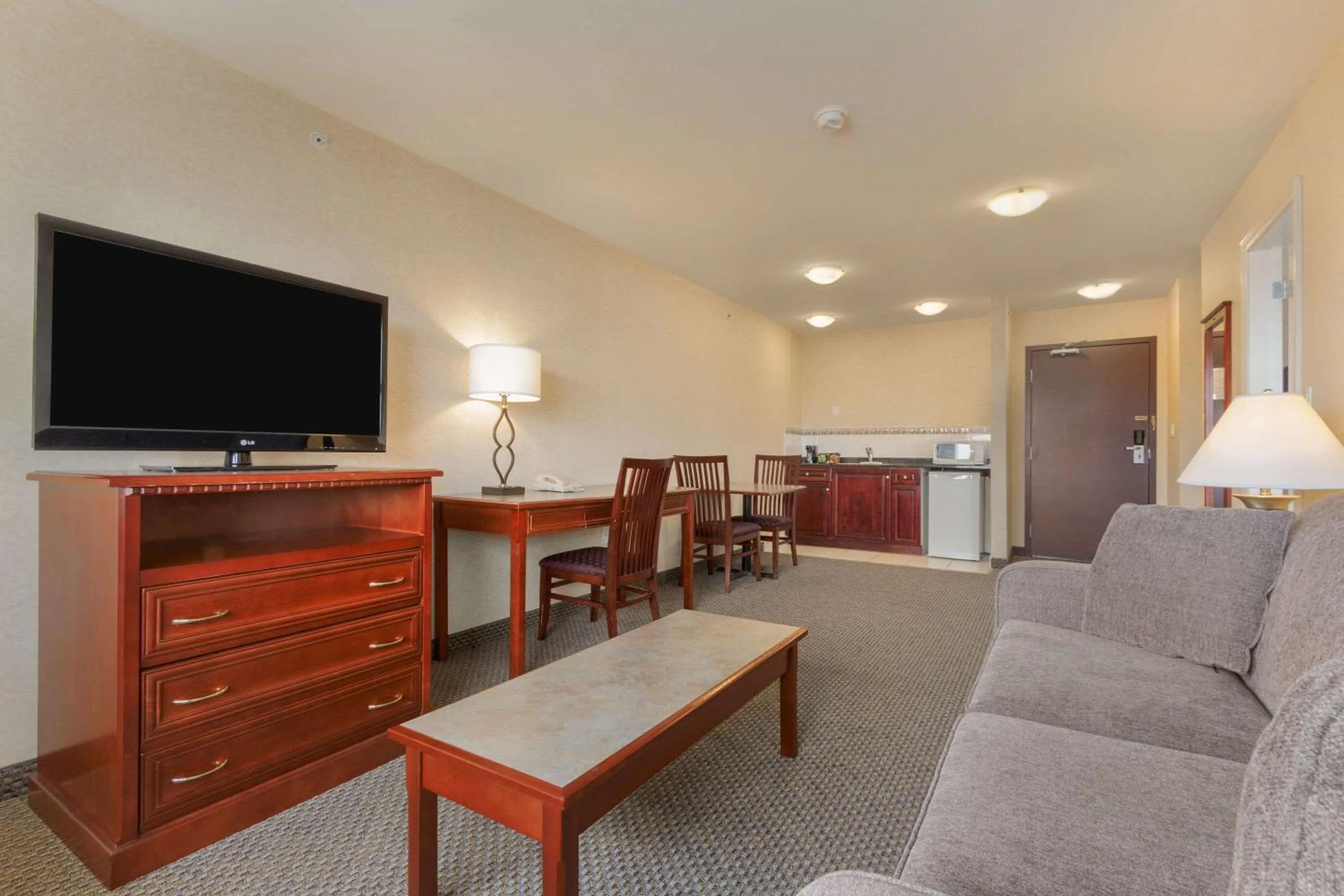 Photo of the whole room in Days Inn & Suites by Wyndham Langley
