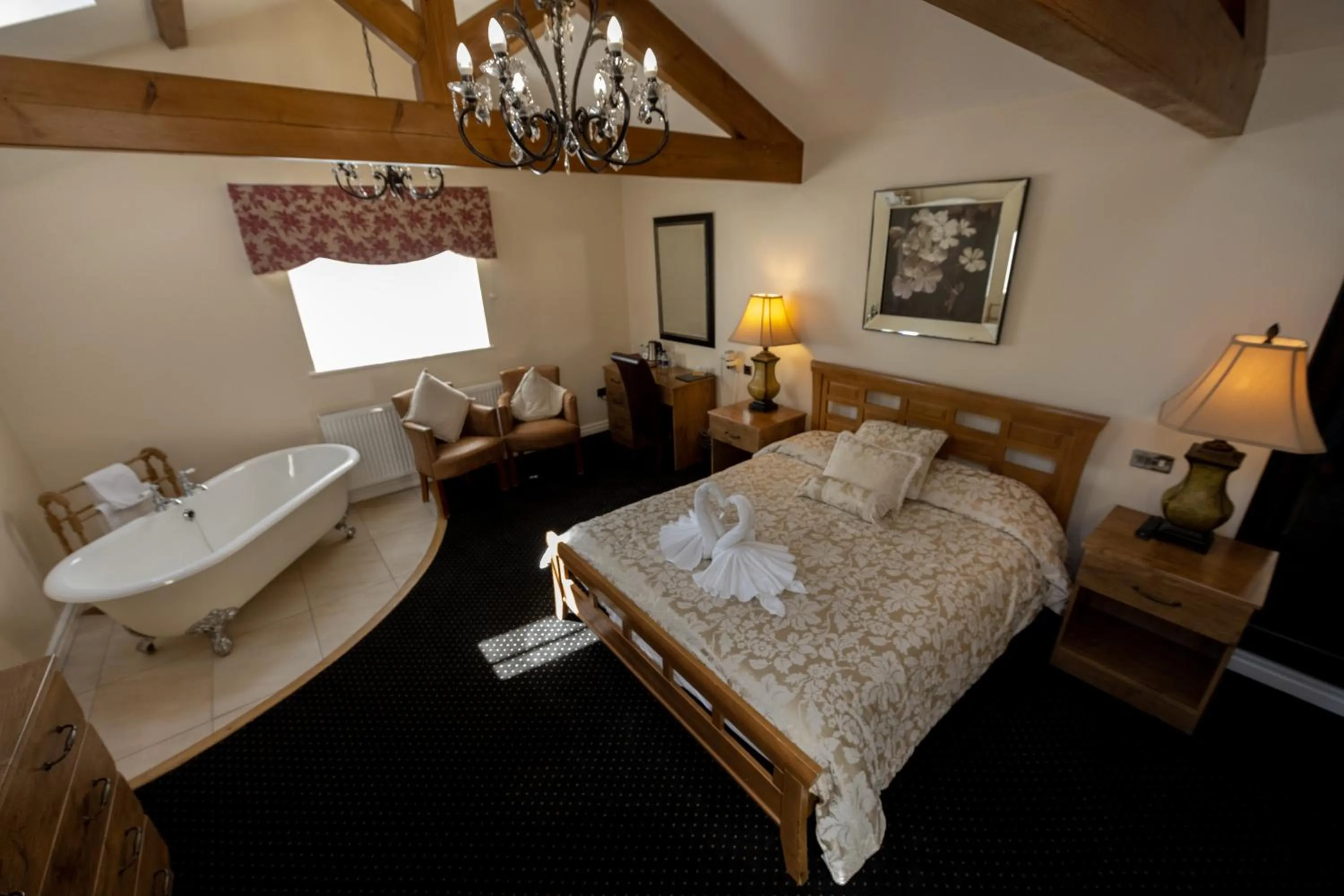 Bedroom, Bed in Kings Croft Hotel