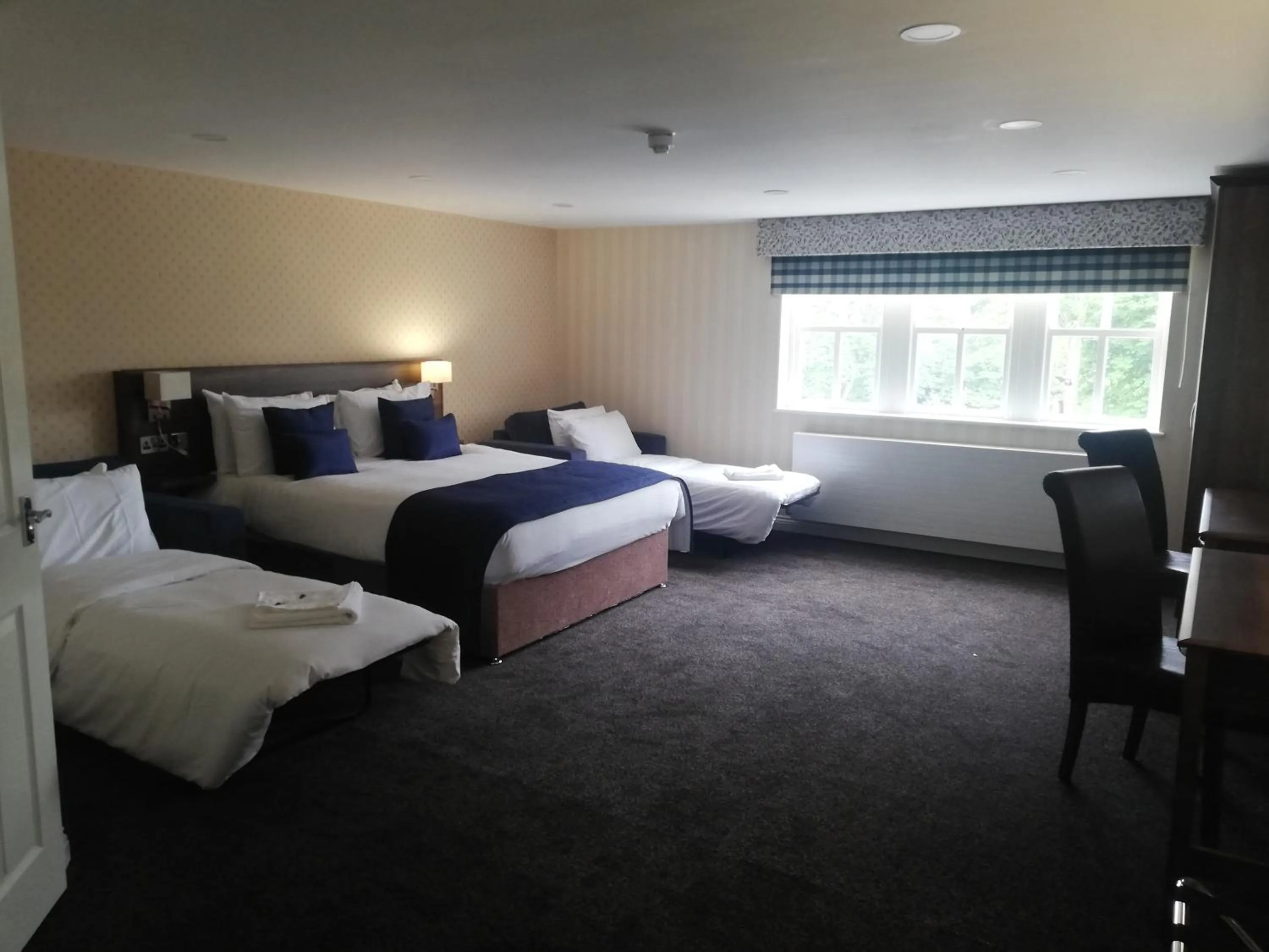 Bedroom, Bed in Kings Croft Hotel