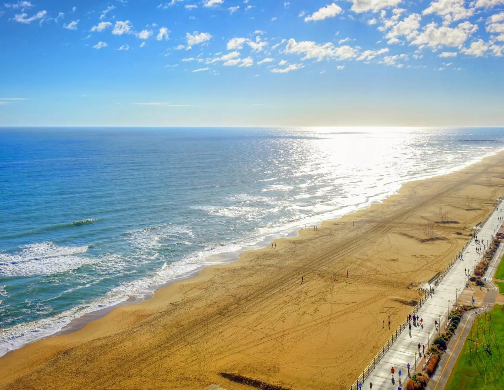 Beach in Country Inn & Suites by Radisson, Virginia Beach Oceanfront
