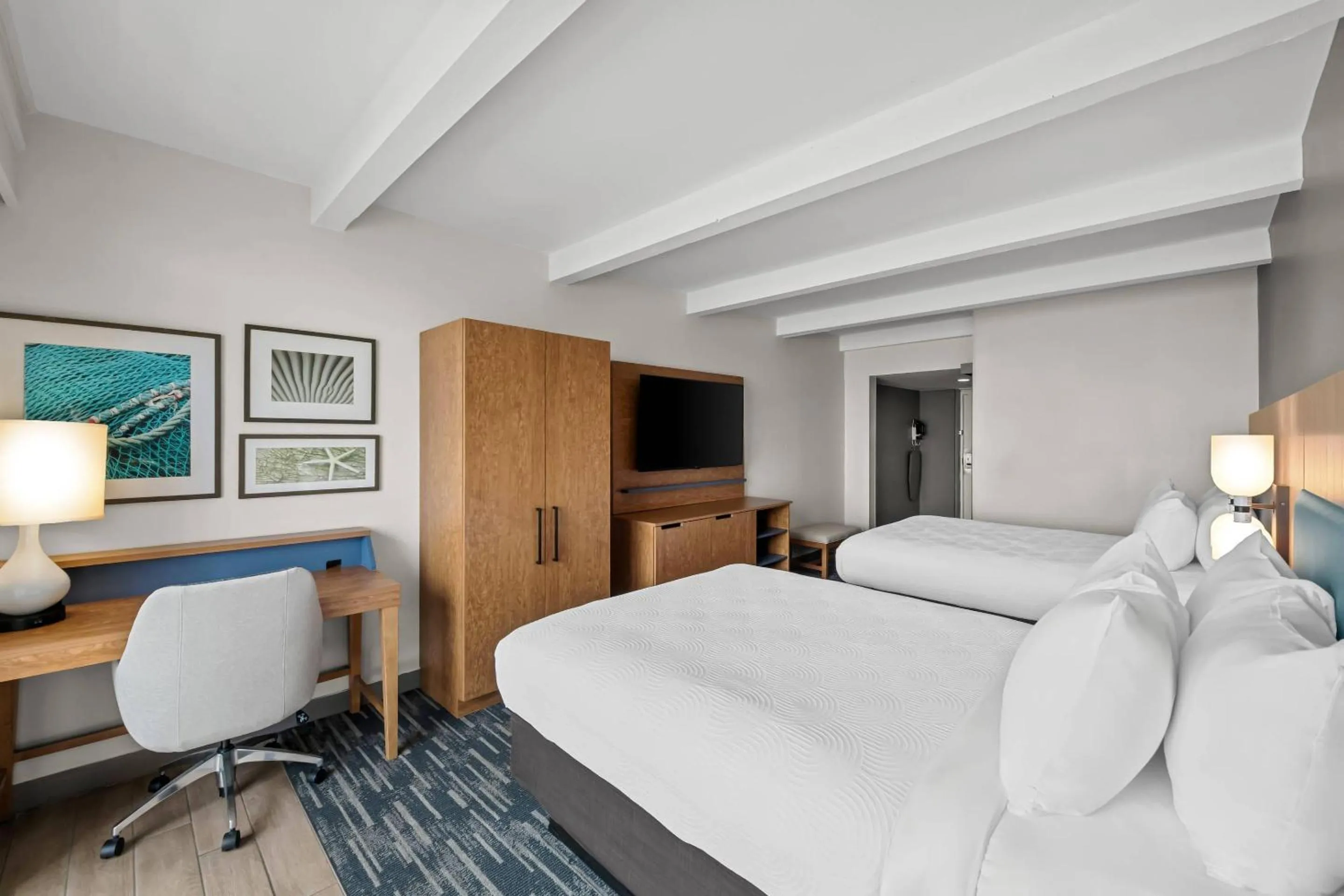 Bedroom, Bed in Country Inn & Suites by Radisson, Virginia Beach Oceanfront