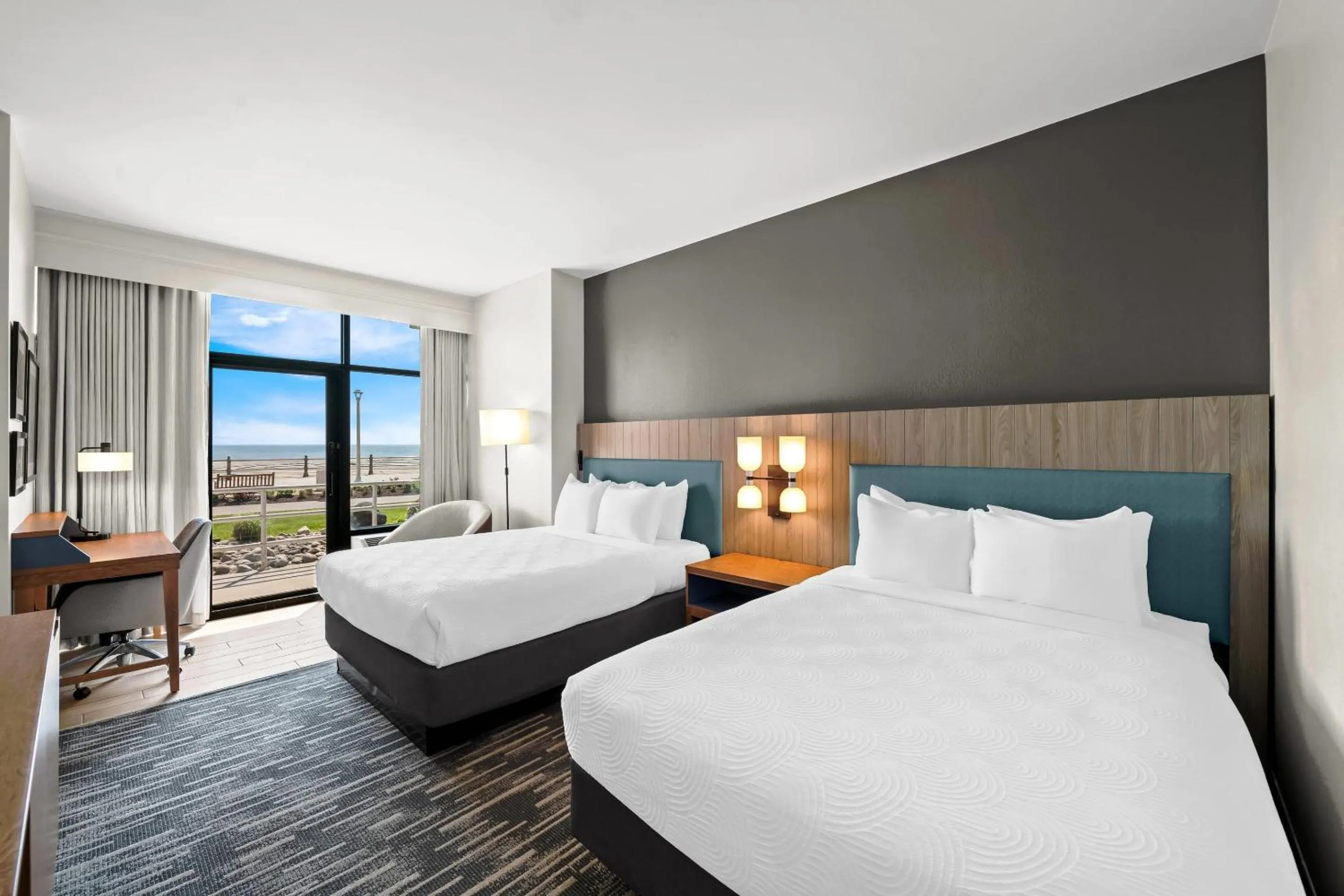 Bedroom in Country Inn & Suites by Radisson, Virginia Beach Oceanfront