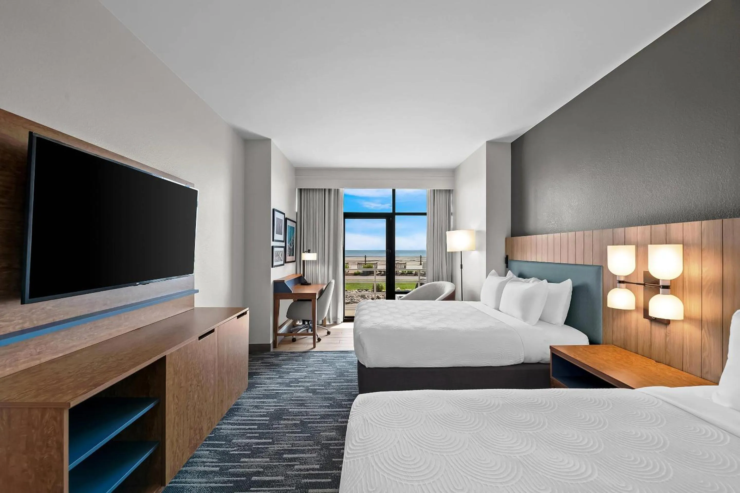 Bedroom in Country Inn & Suites by Radisson, Virginia Beach Oceanfront