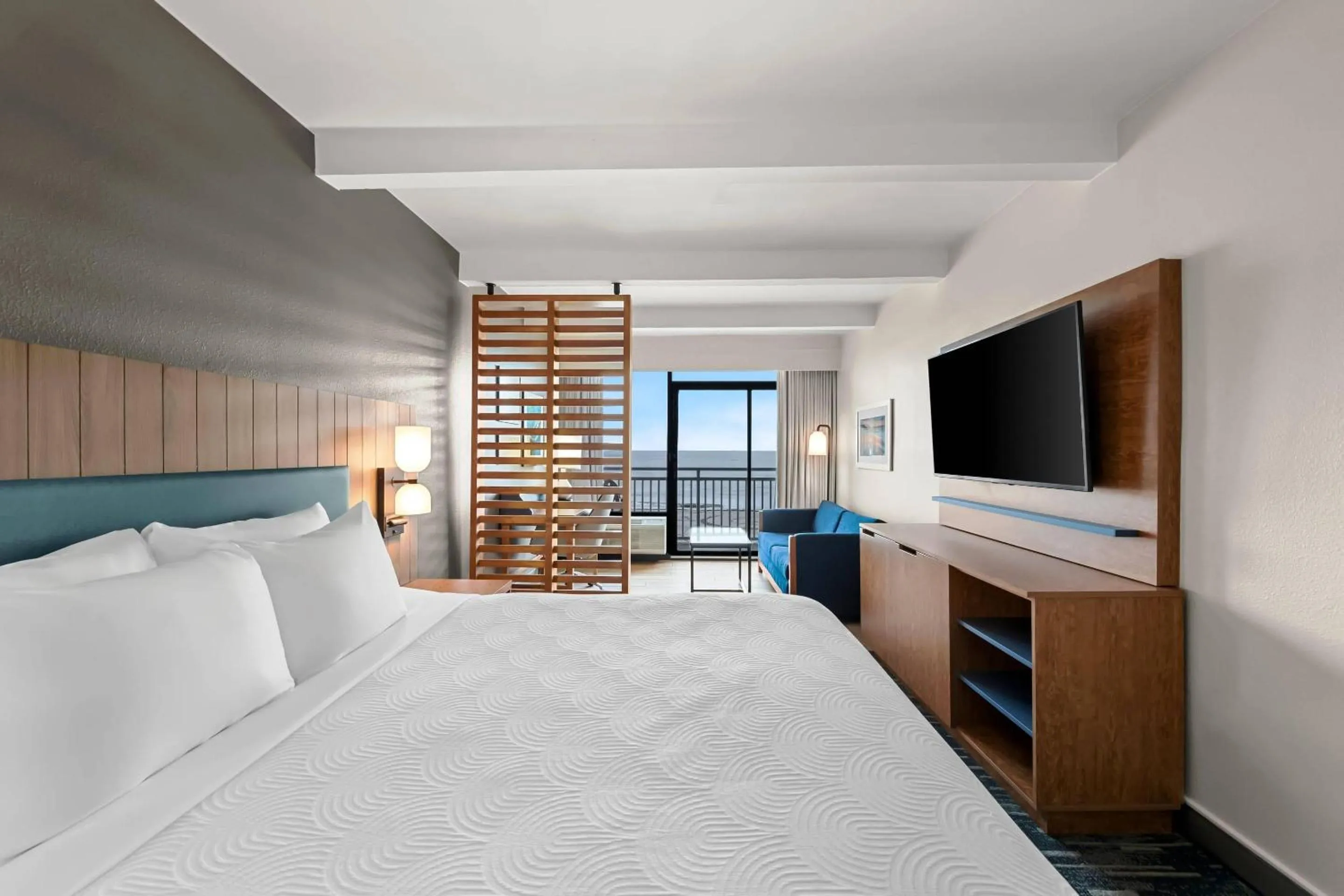 Bedroom, Bed in Country Inn & Suites by Radisson, Virginia Beach Oceanfront