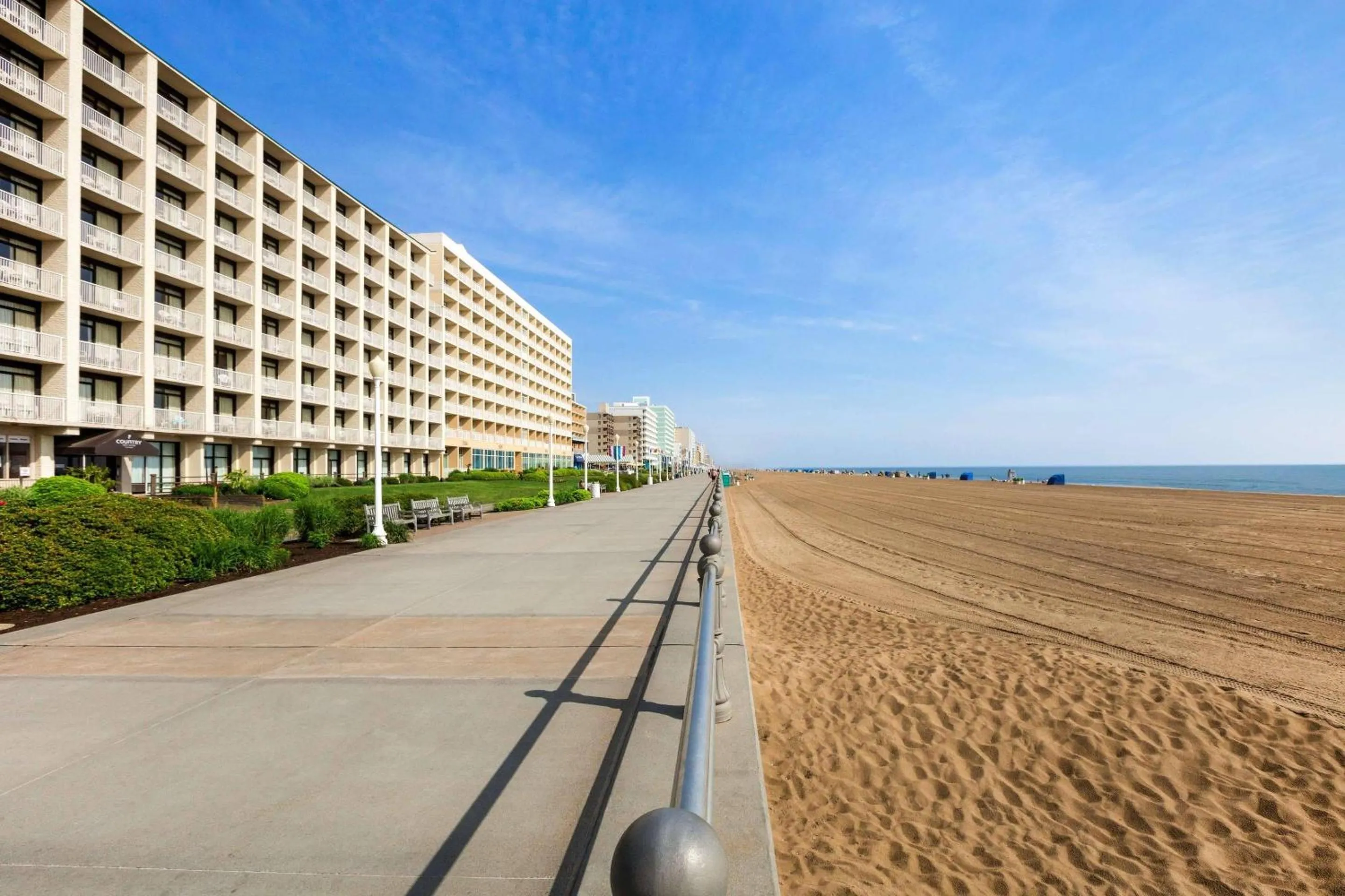 Property building in Country Inn & Suites by Radisson, Virginia Beach Oceanfront
