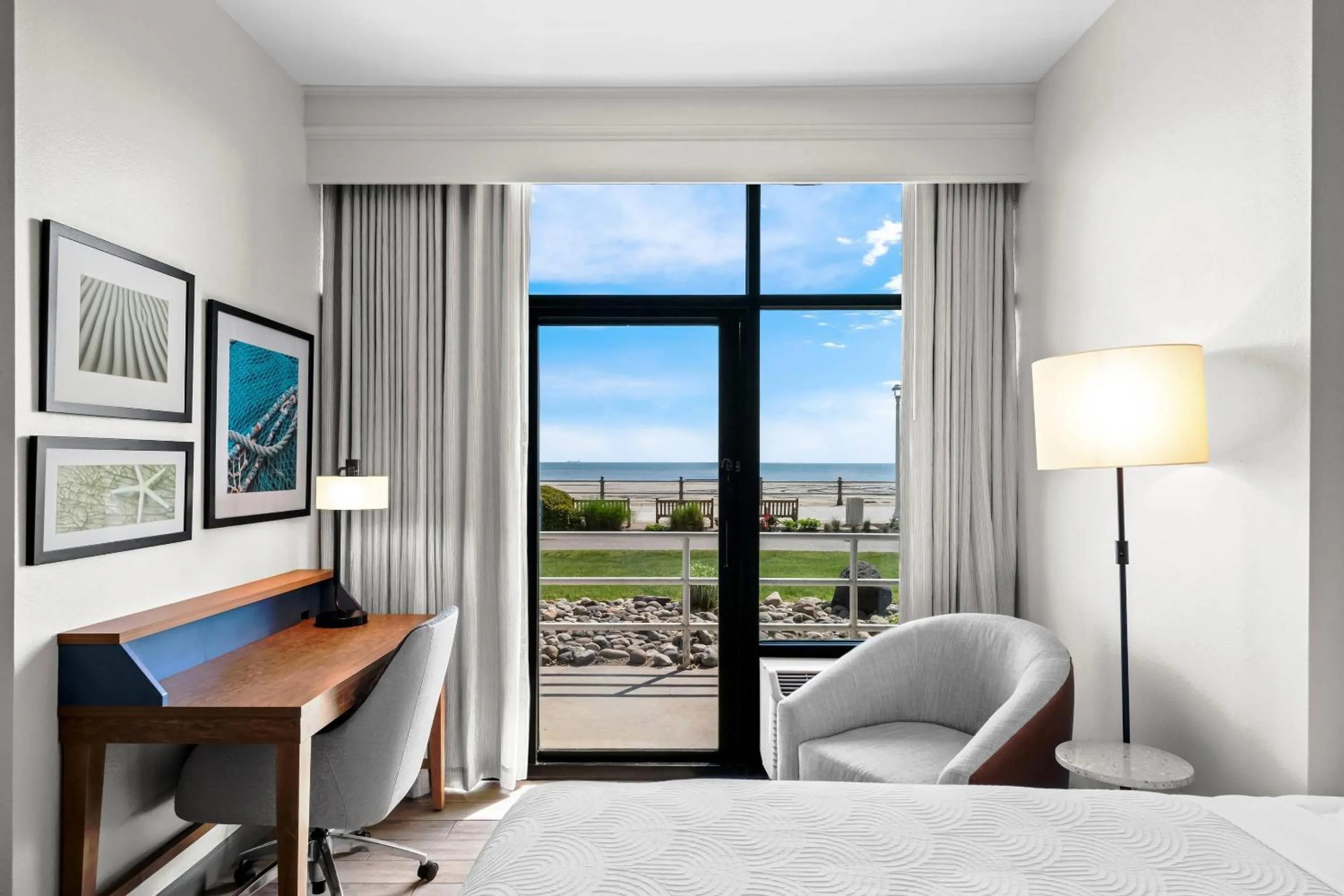 Bedroom in Country Inn & Suites by Radisson, Virginia Beach Oceanfront