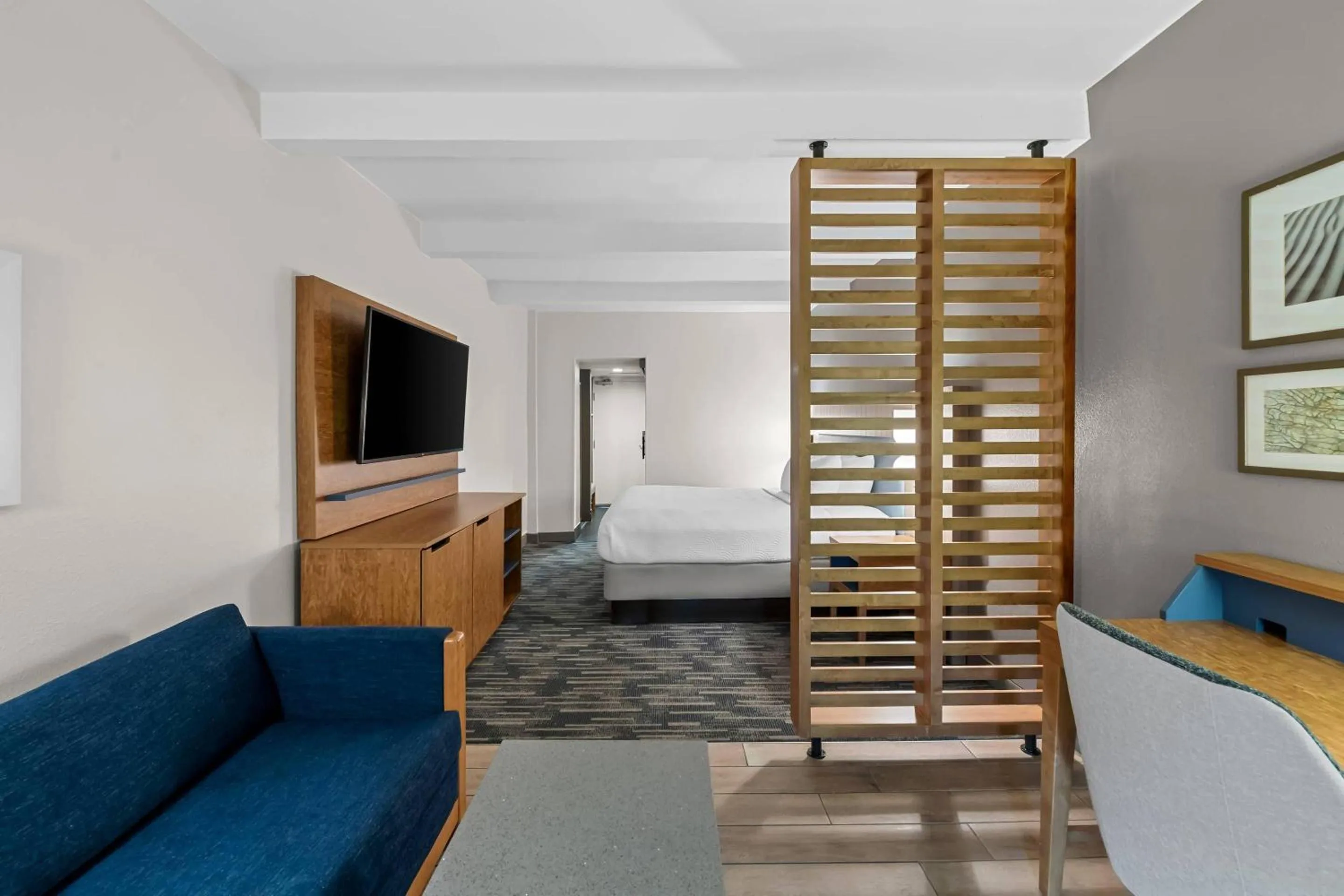 Bedroom, Bed in Country Inn & Suites by Radisson, Virginia Beach Oceanfront