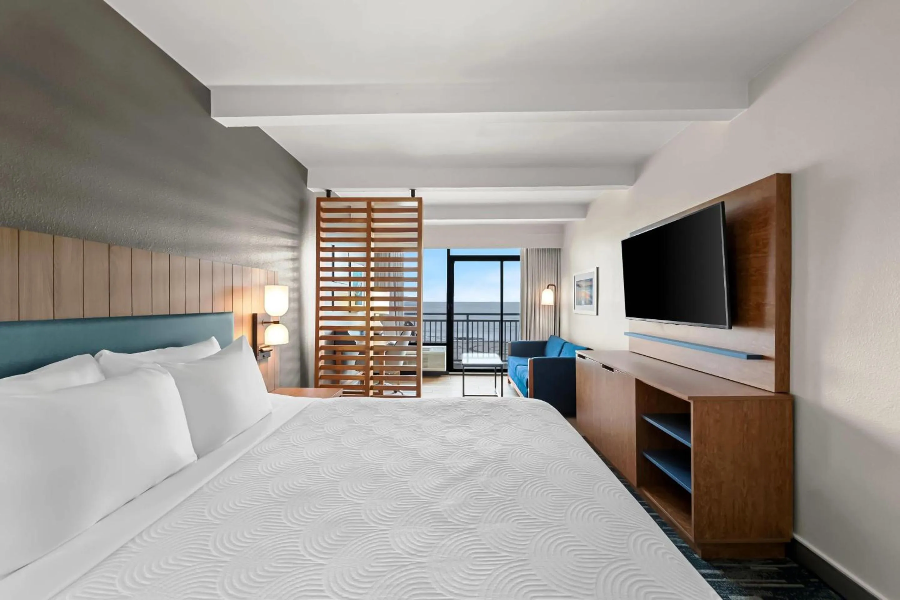 Bedroom in Country Inn & Suites by Radisson, Virginia Beach Oceanfront