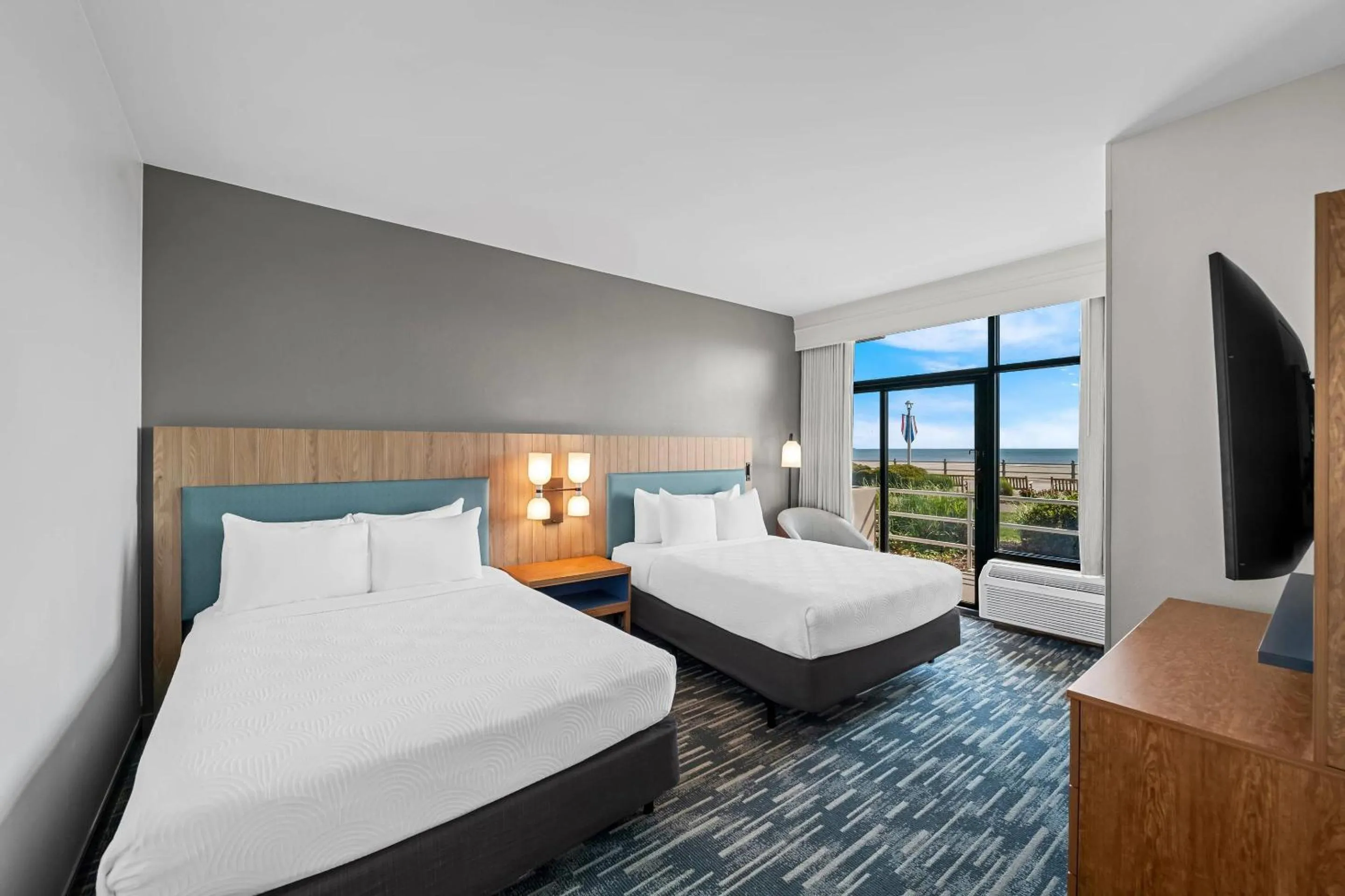 Bedroom in Country Inn & Suites by Radisson, Virginia Beach Oceanfront