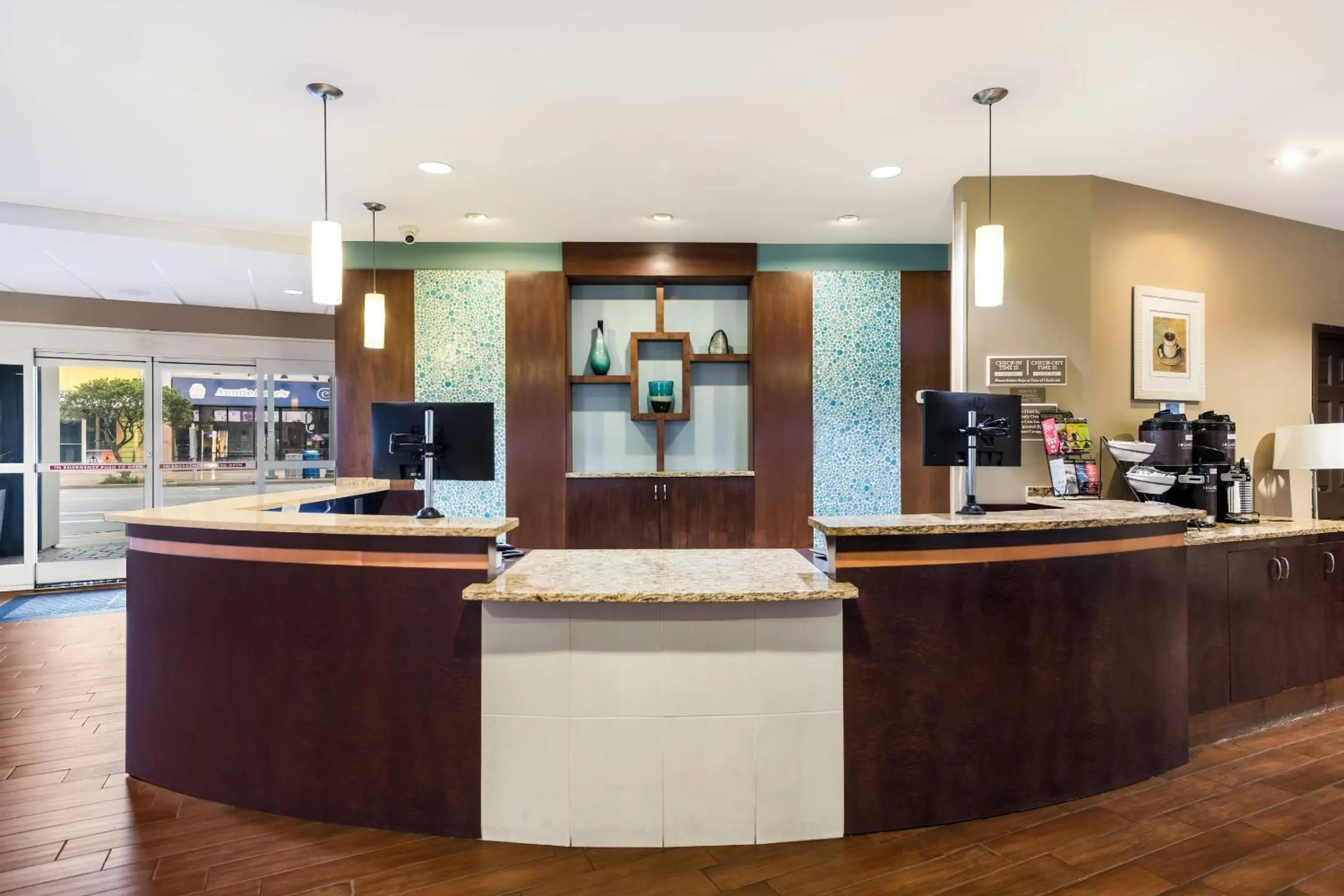 Lobby or reception in Country Inn & Suites by Radisson, Virginia Beach Oceanfront