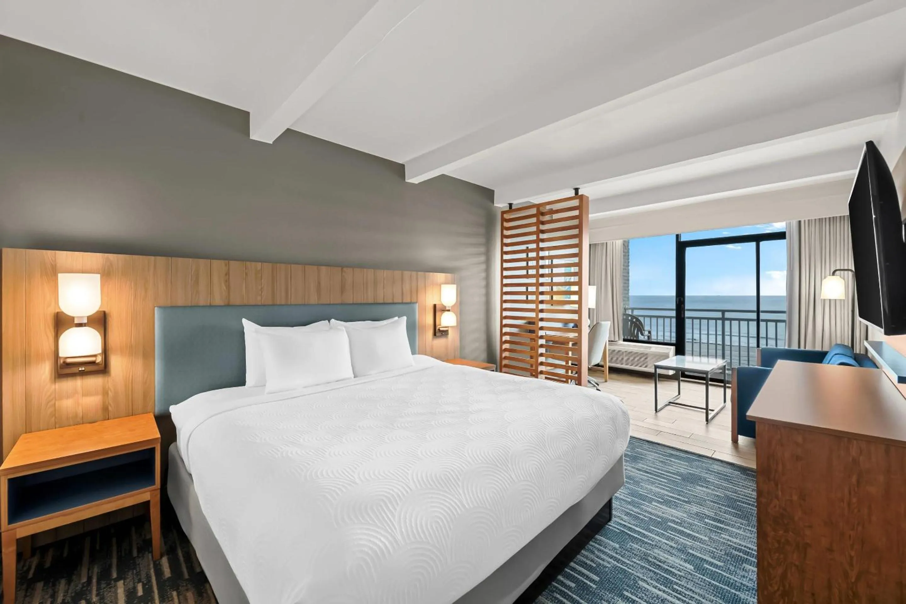 Bedroom in Country Inn & Suites by Radisson, Virginia Beach Oceanfront