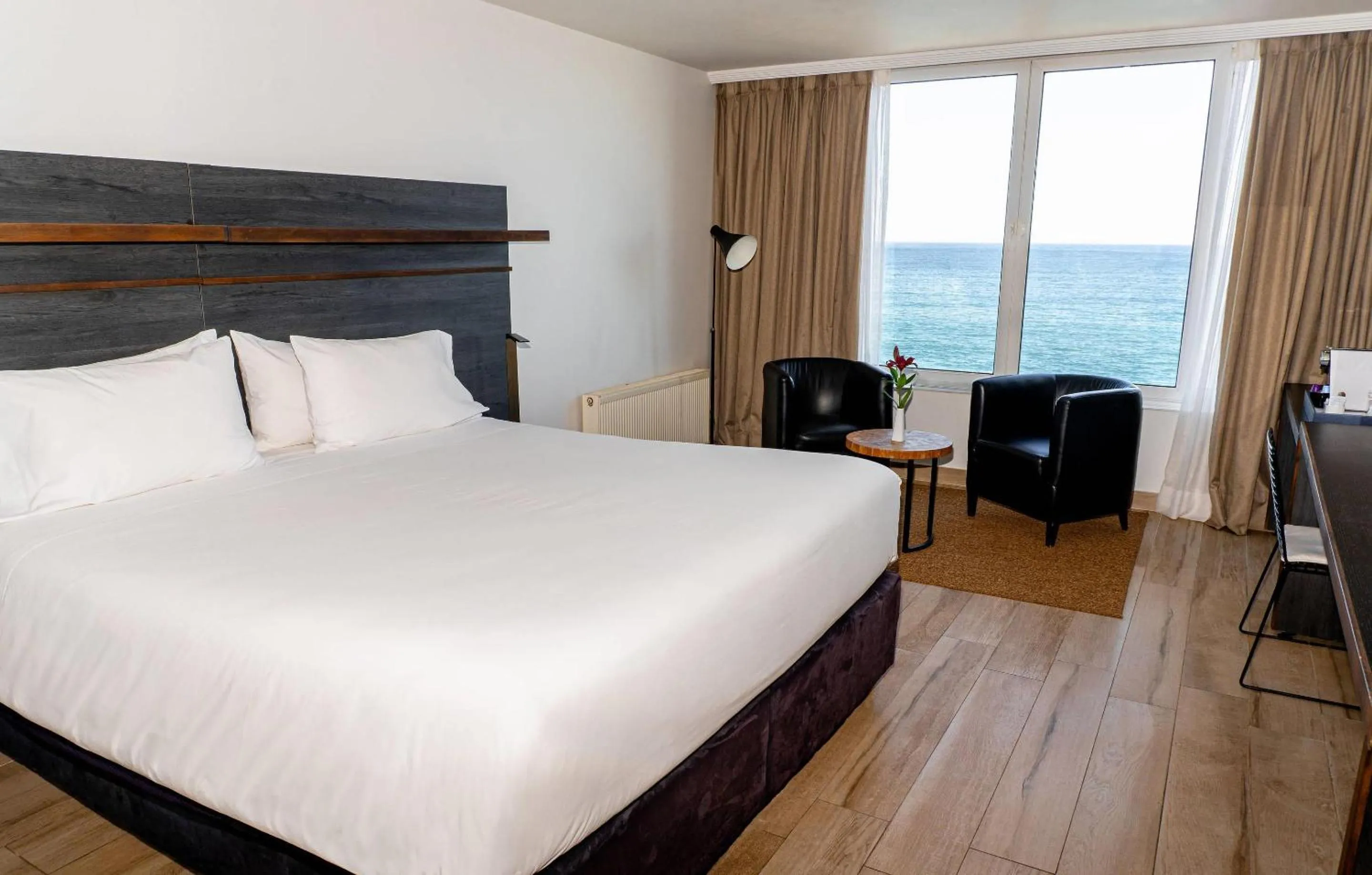 Bedroom, Bed in Radisson Blu Acqua Hotel & Spa Concon