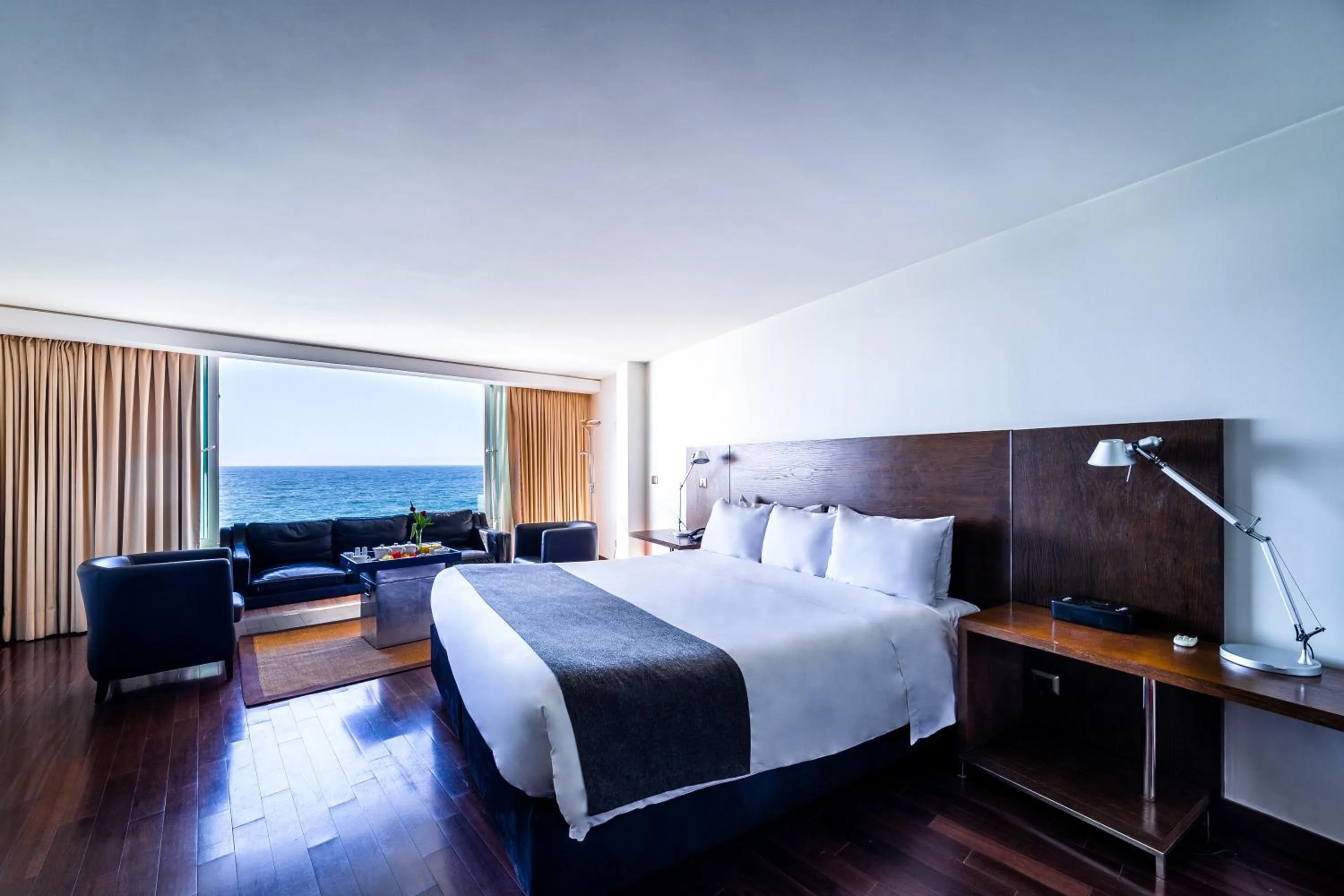 Bed in Radisson Blu Acqua Hotel & Spa Concon