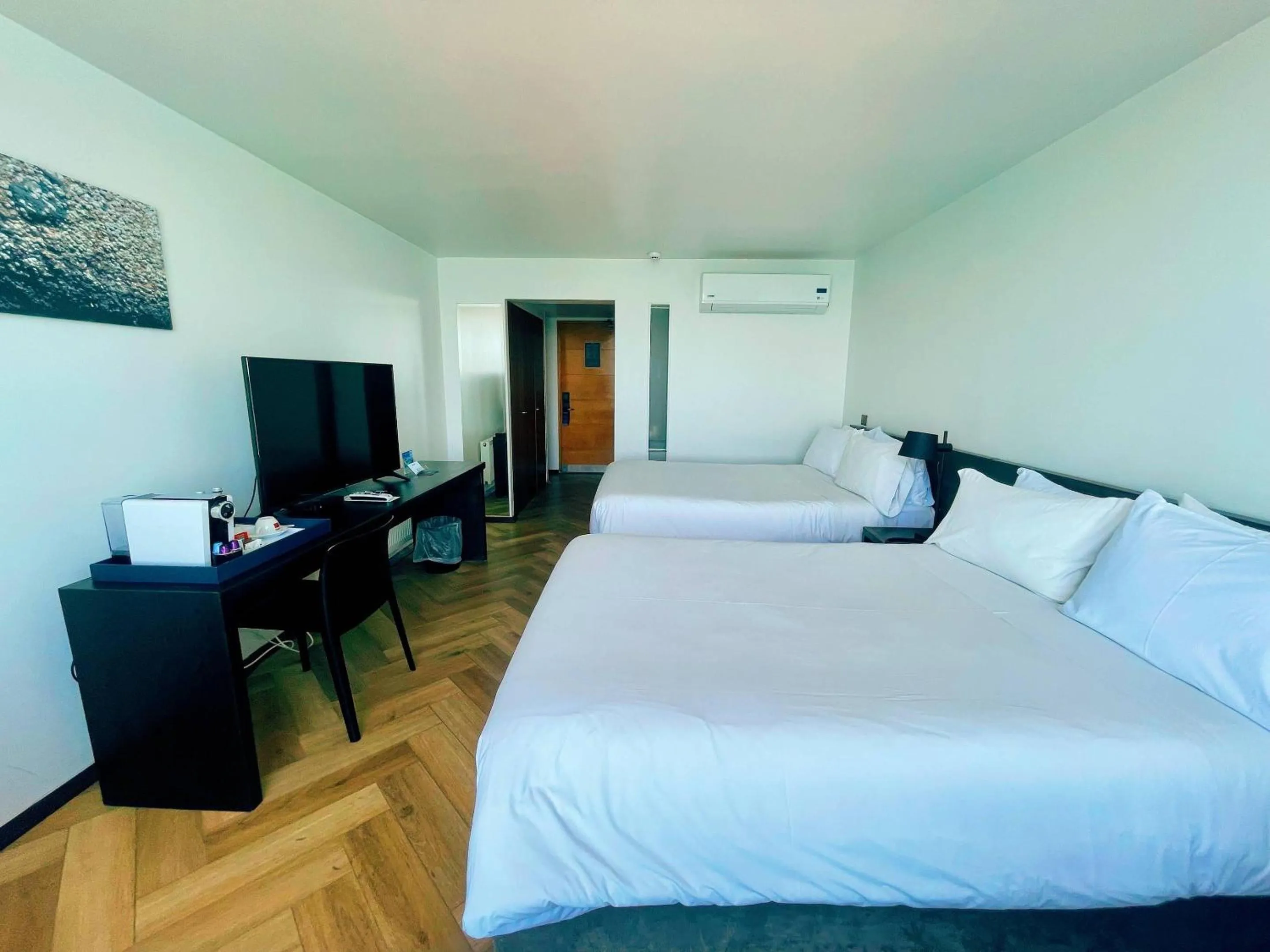 Bedroom, Bed in Radisson Blu Acqua Hotel & Spa Concon