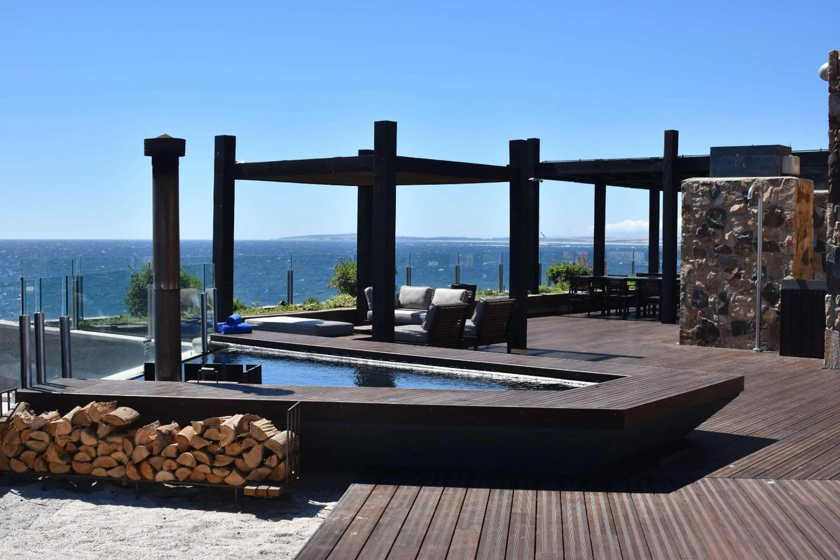 Property building in Radisson Blu Acqua Hotel & Spa Concon