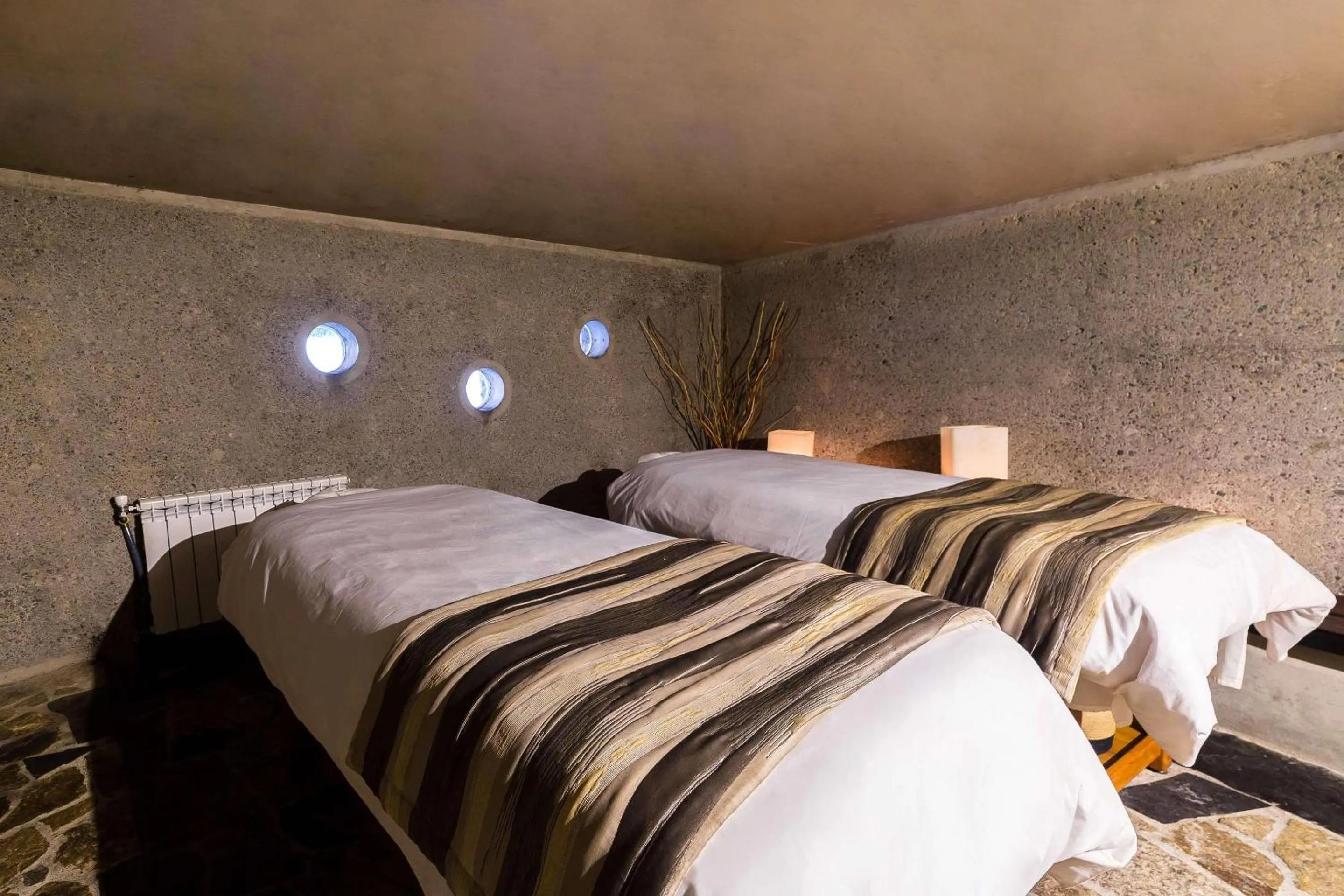 Spa and wellness centre/facilities, Bed in Radisson Blu Acqua Hotel & Spa Concon