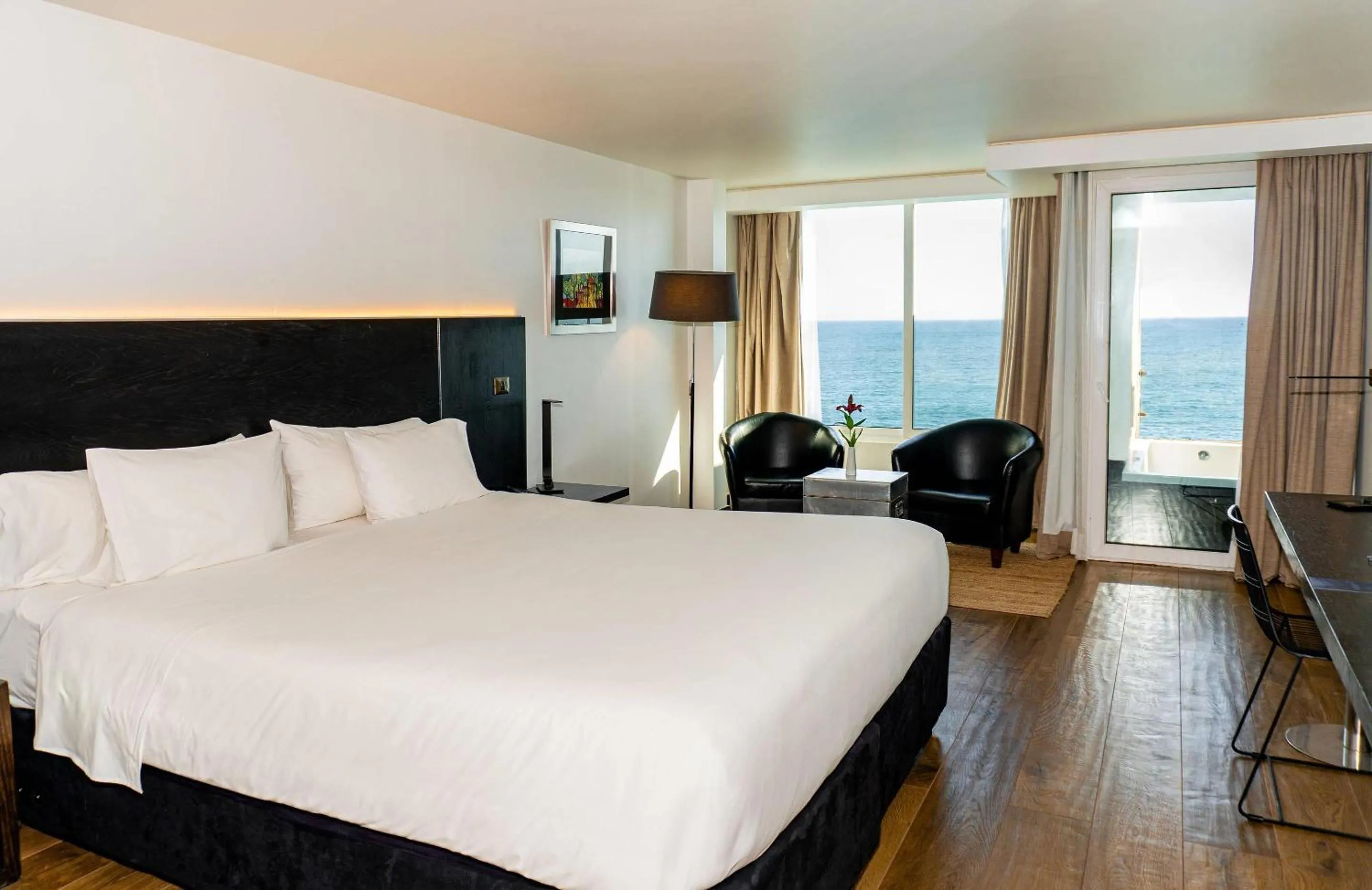 Bedroom, Bed in Radisson Blu Acqua Hotel & Spa Concon