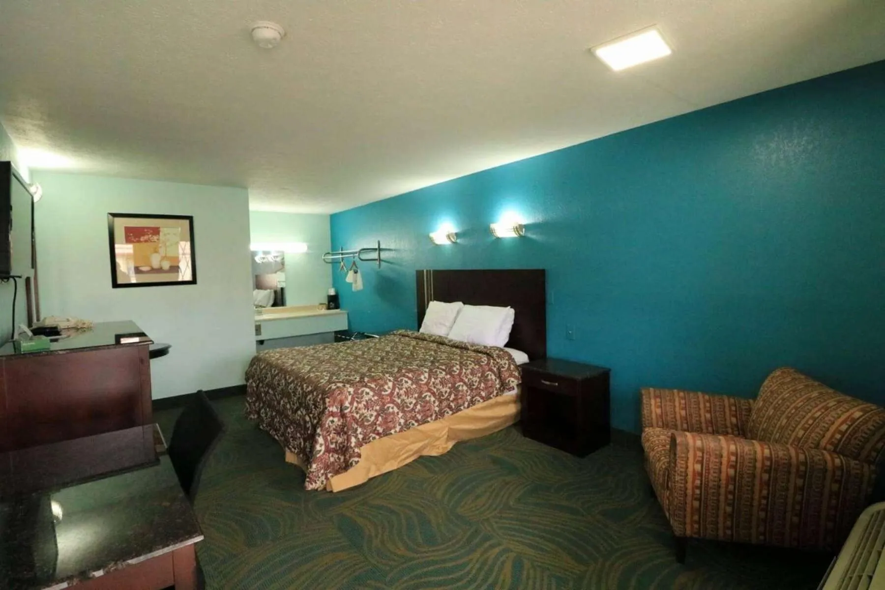 Photo of the whole room in Travelodge by Wyndham Parkersburg