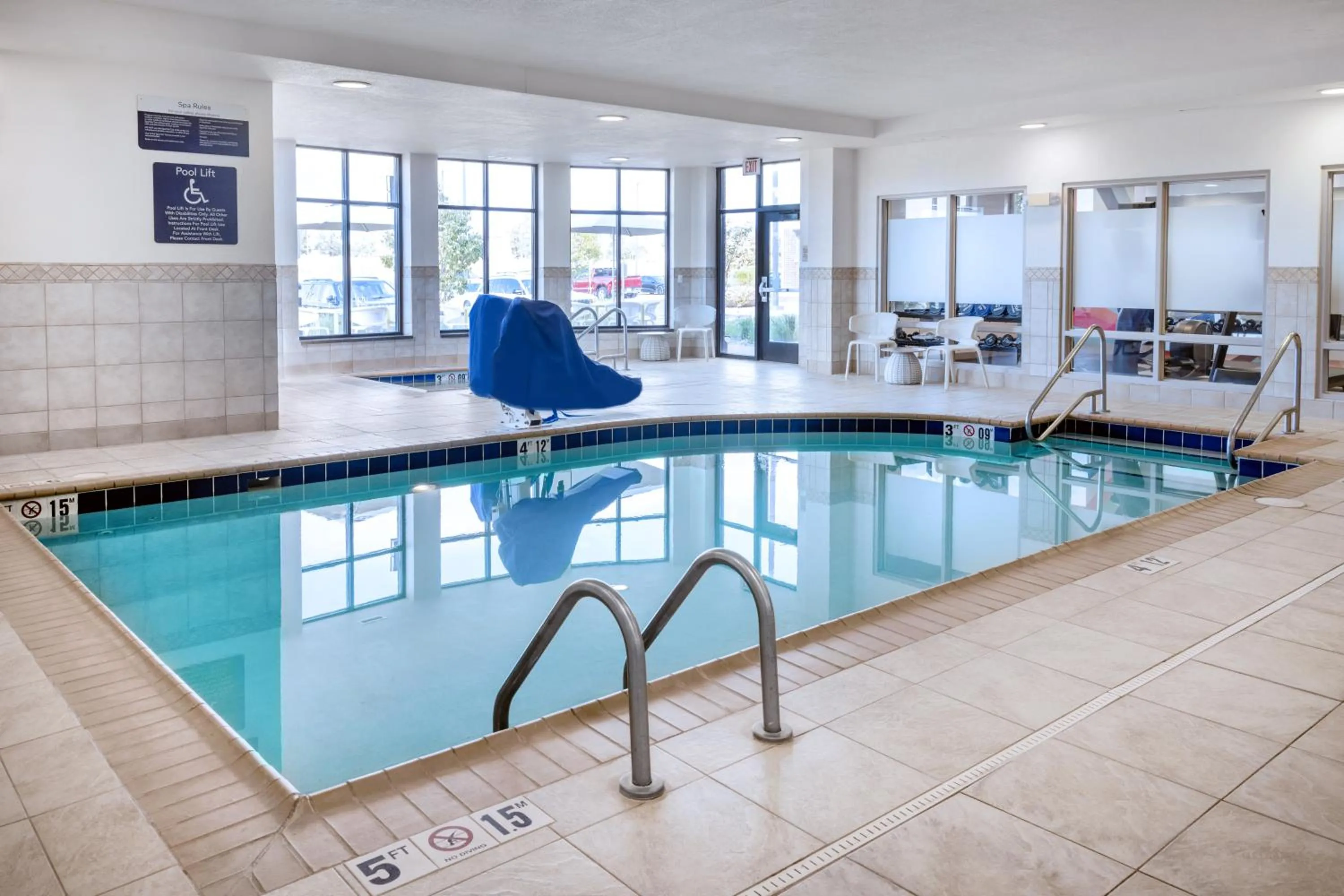 Swimming pool in Hilton Garden Inn Sioux Falls South