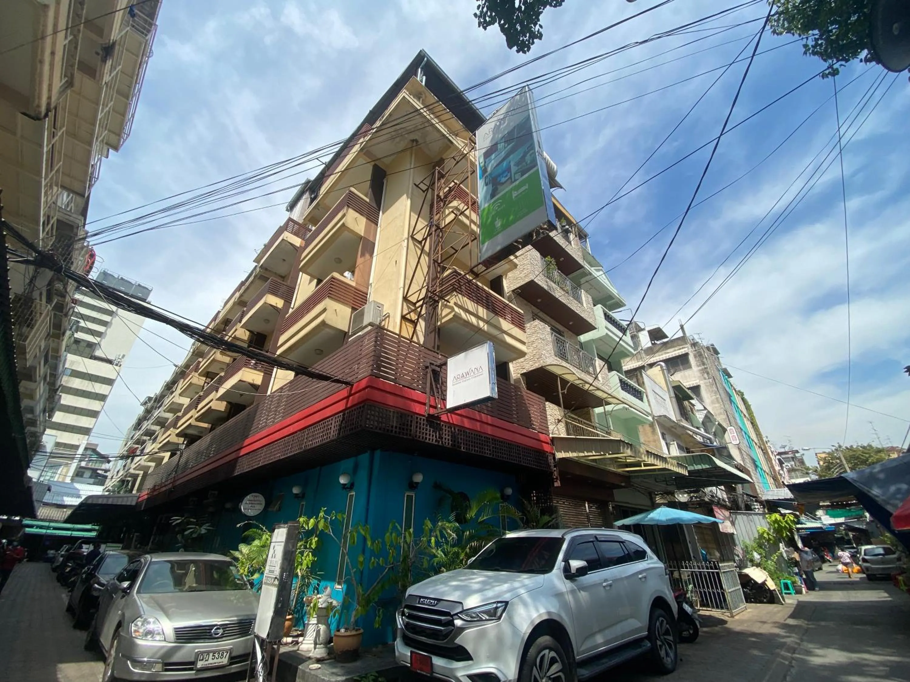 Property building in Arawana Express Chinatown