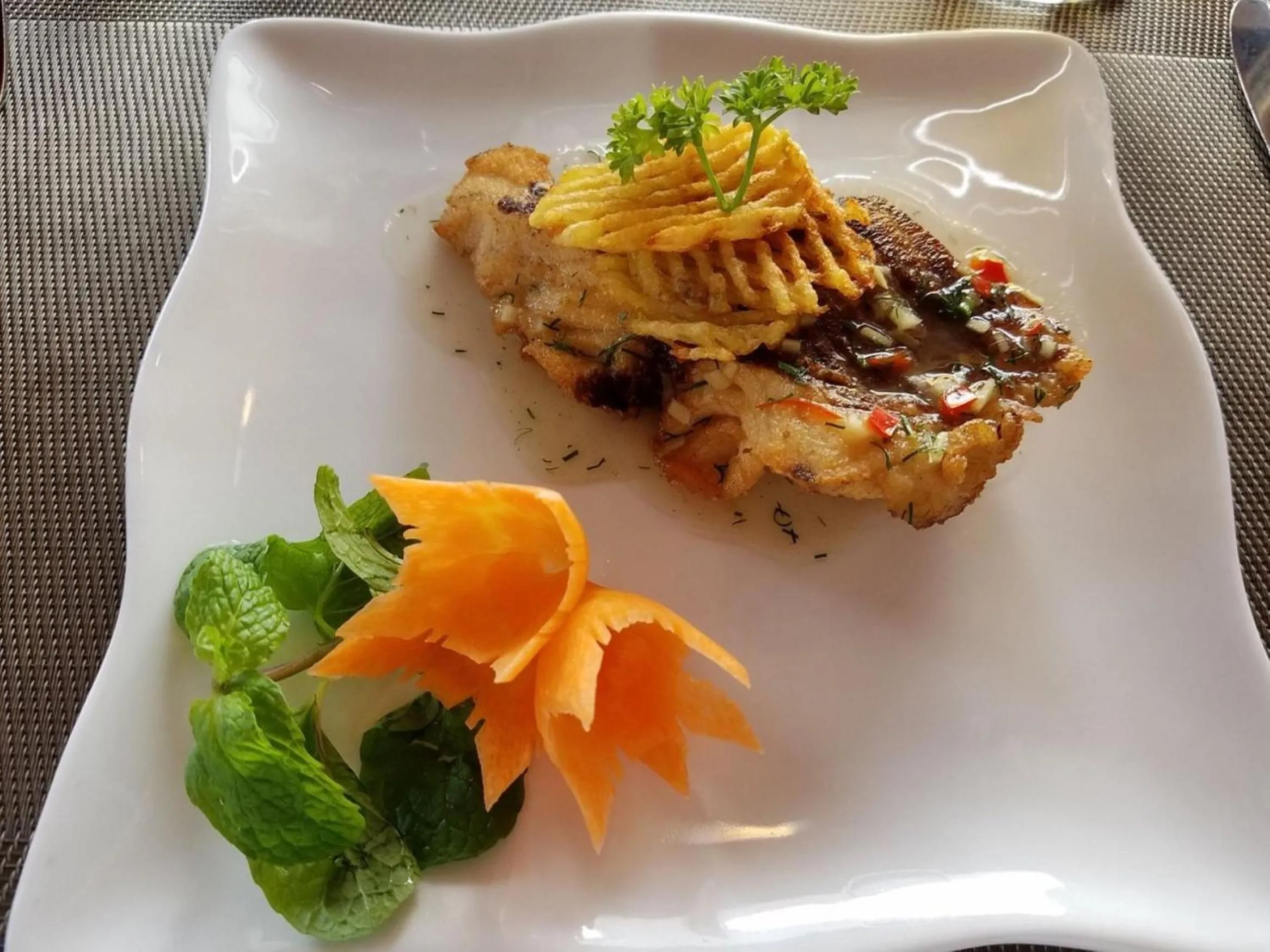 Food and drinks in Indochina Sails Ha Long Bay