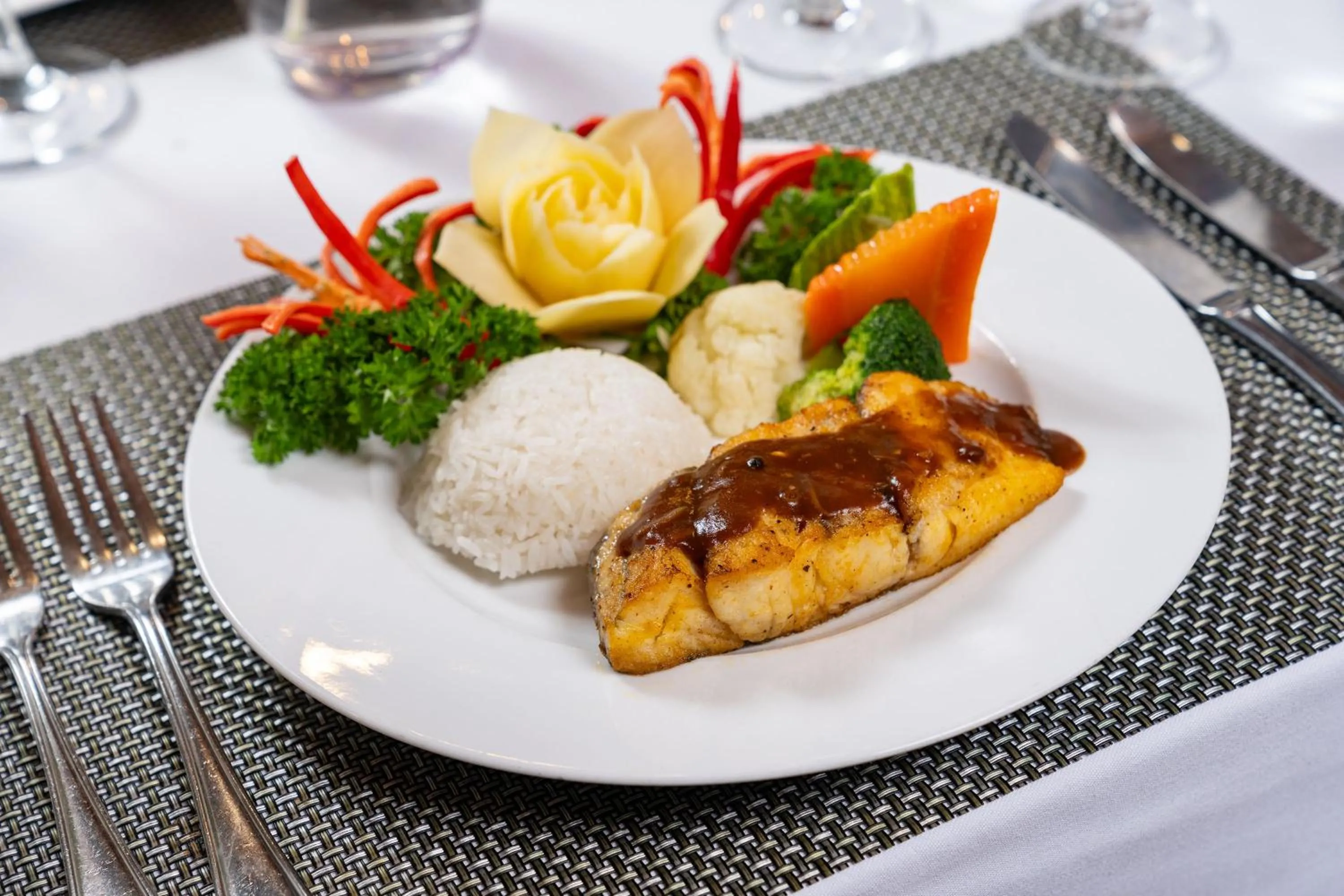 Food and drinks in Indochina Sails Ha Long Bay