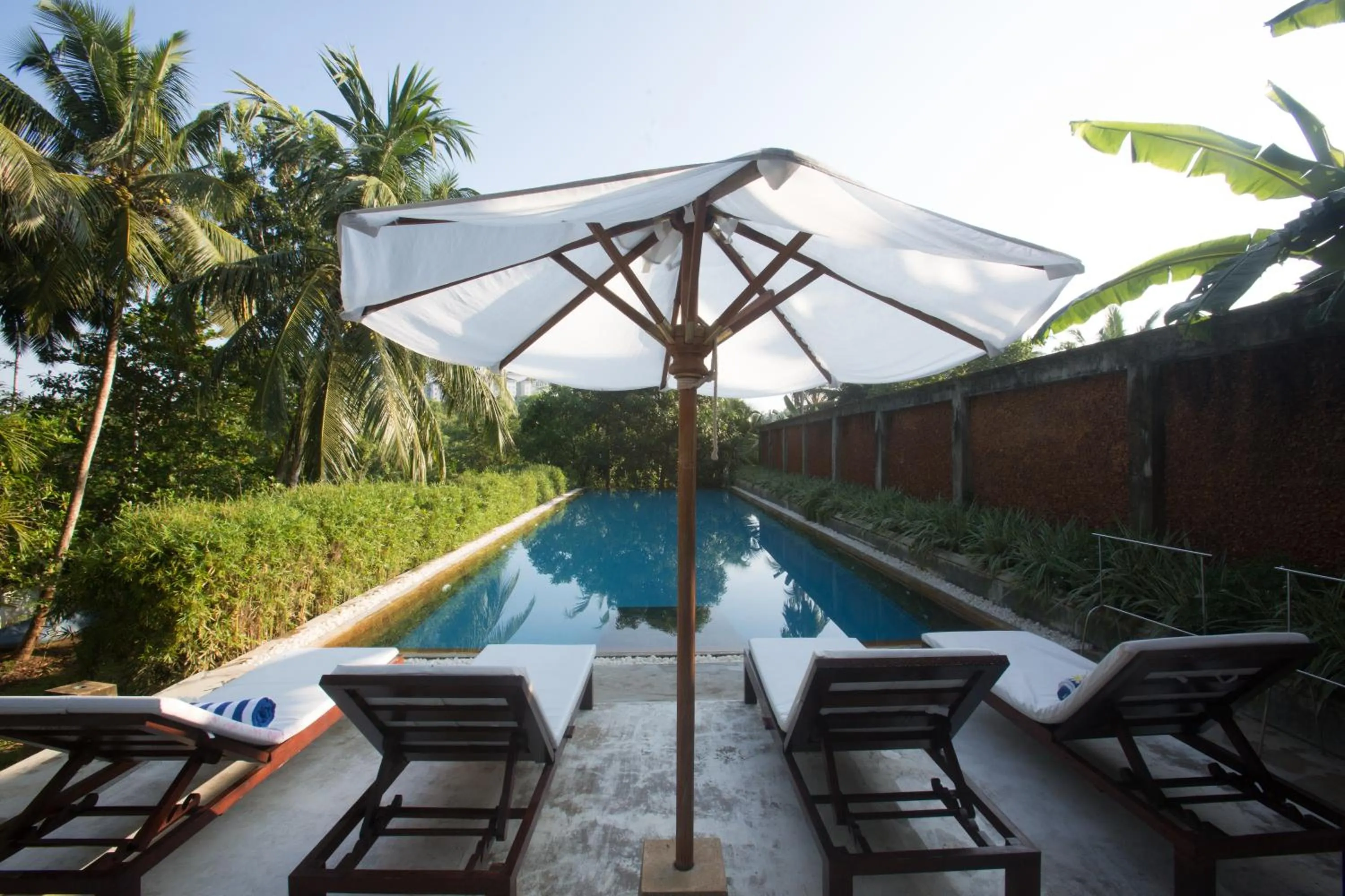 Swimming pool in Tamarind Hill Galle