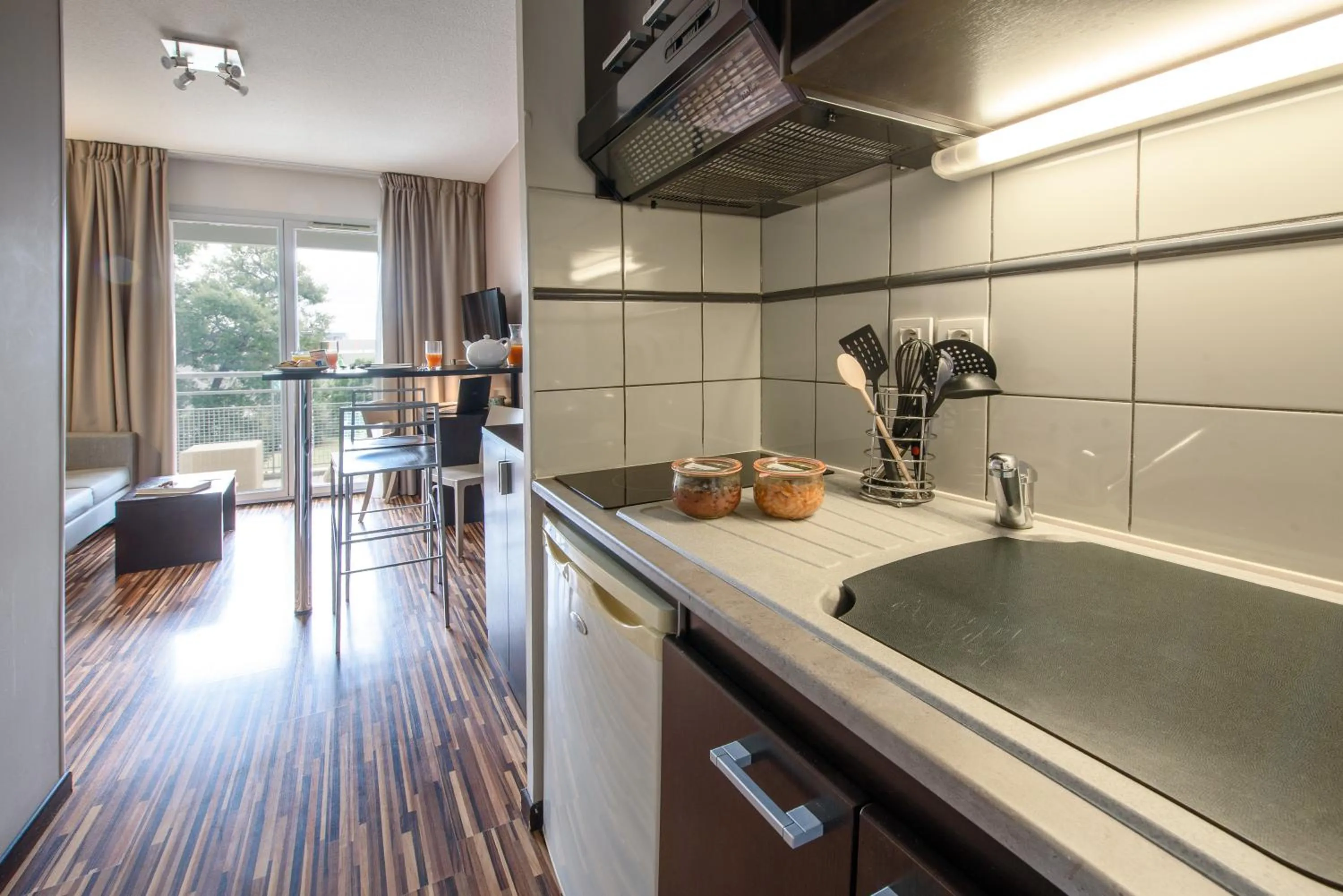 stove in Clarion Aparthotel Toulouse Le Parc de l'Escale