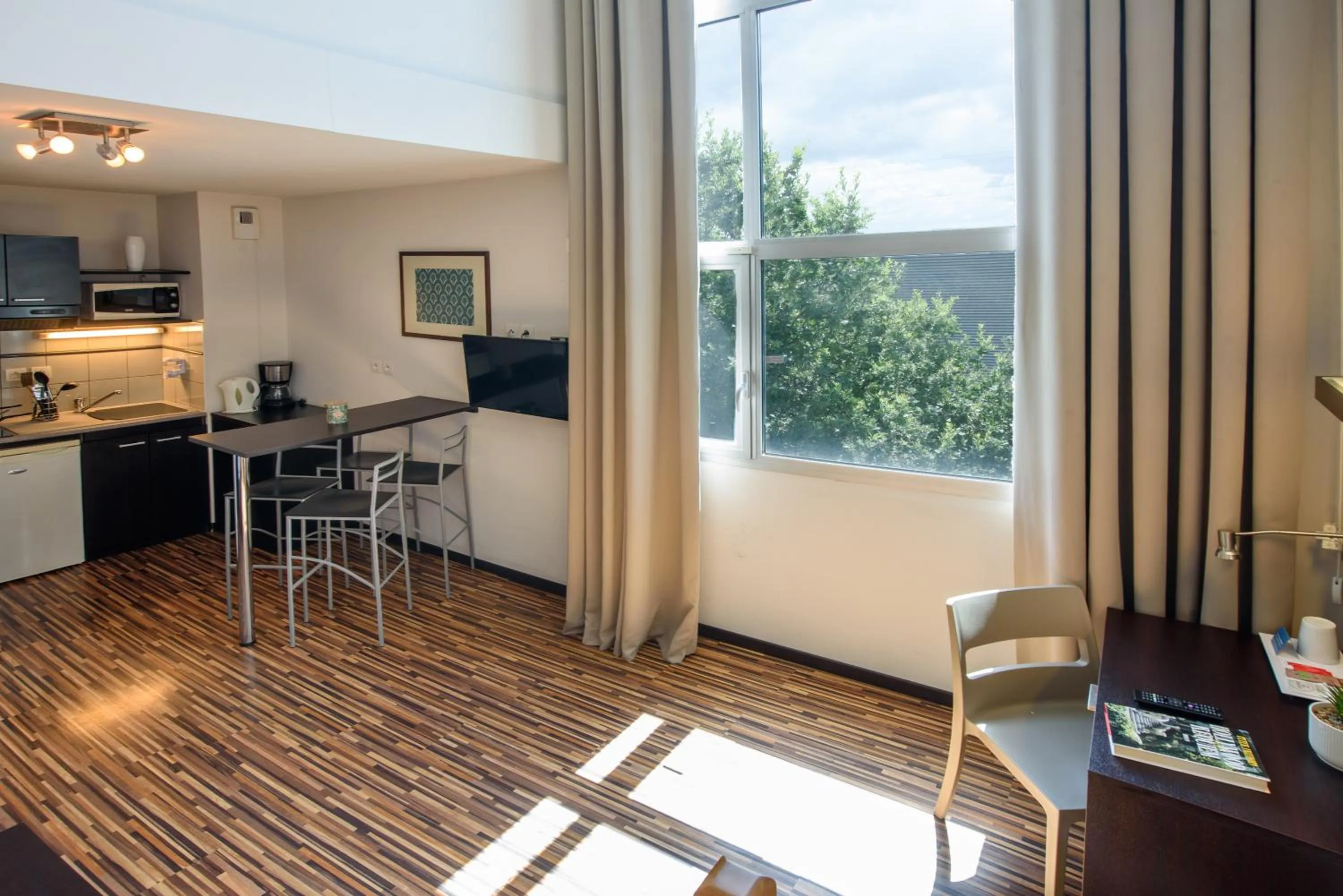 Photo of the whole room in Clarion Aparthotel Toulouse Le Parc de l'Escale