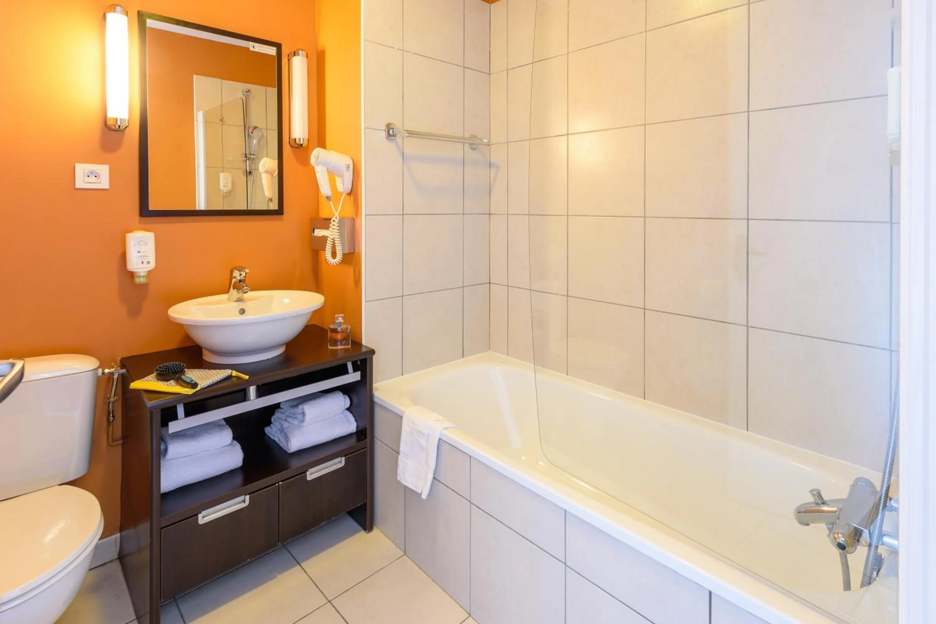 Bathroom in Clarion Aparthotel Toulouse Le Parc de l'Escale