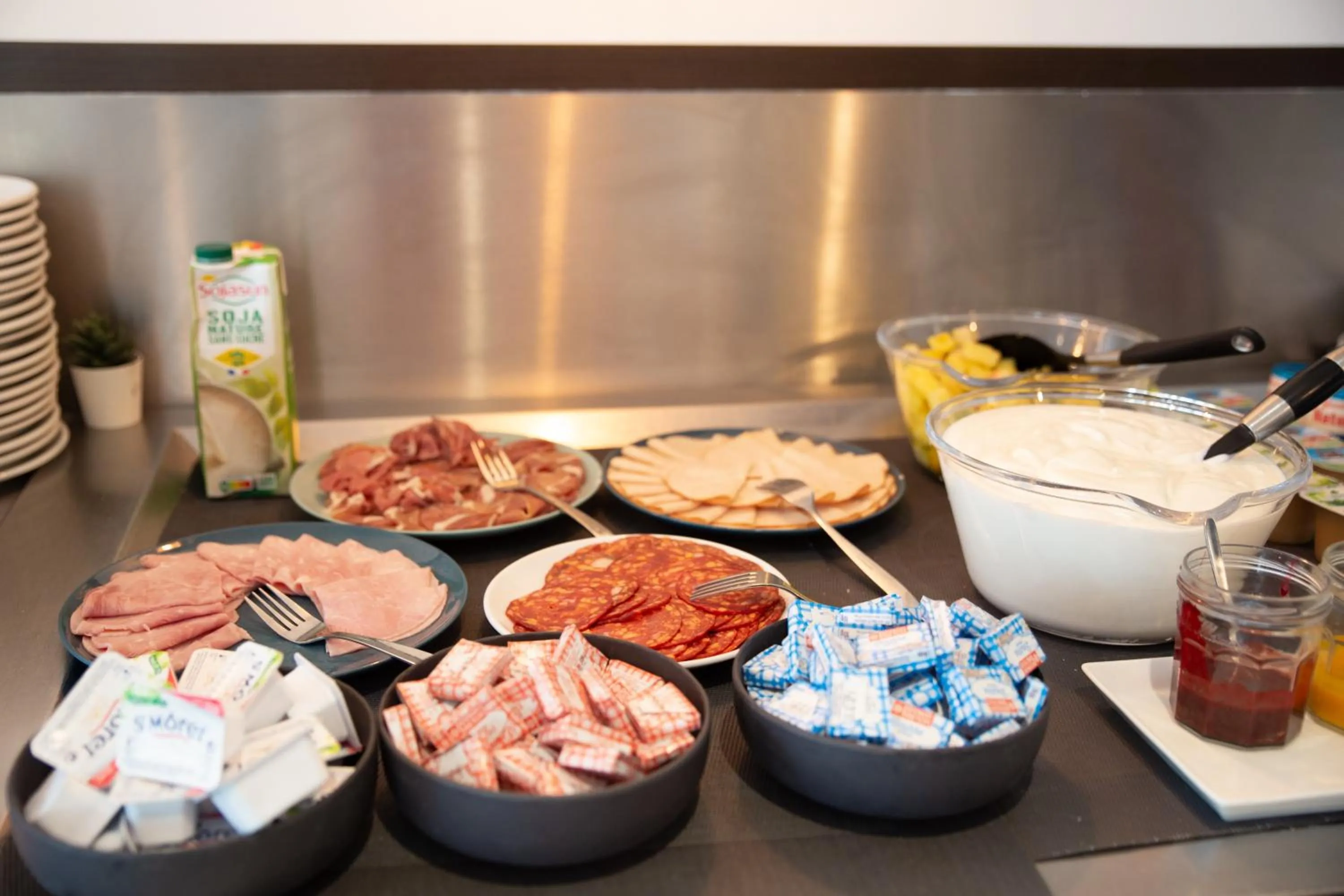 Breakfast in Clarion Aparthotel Toulouse Le Parc de l'Escale