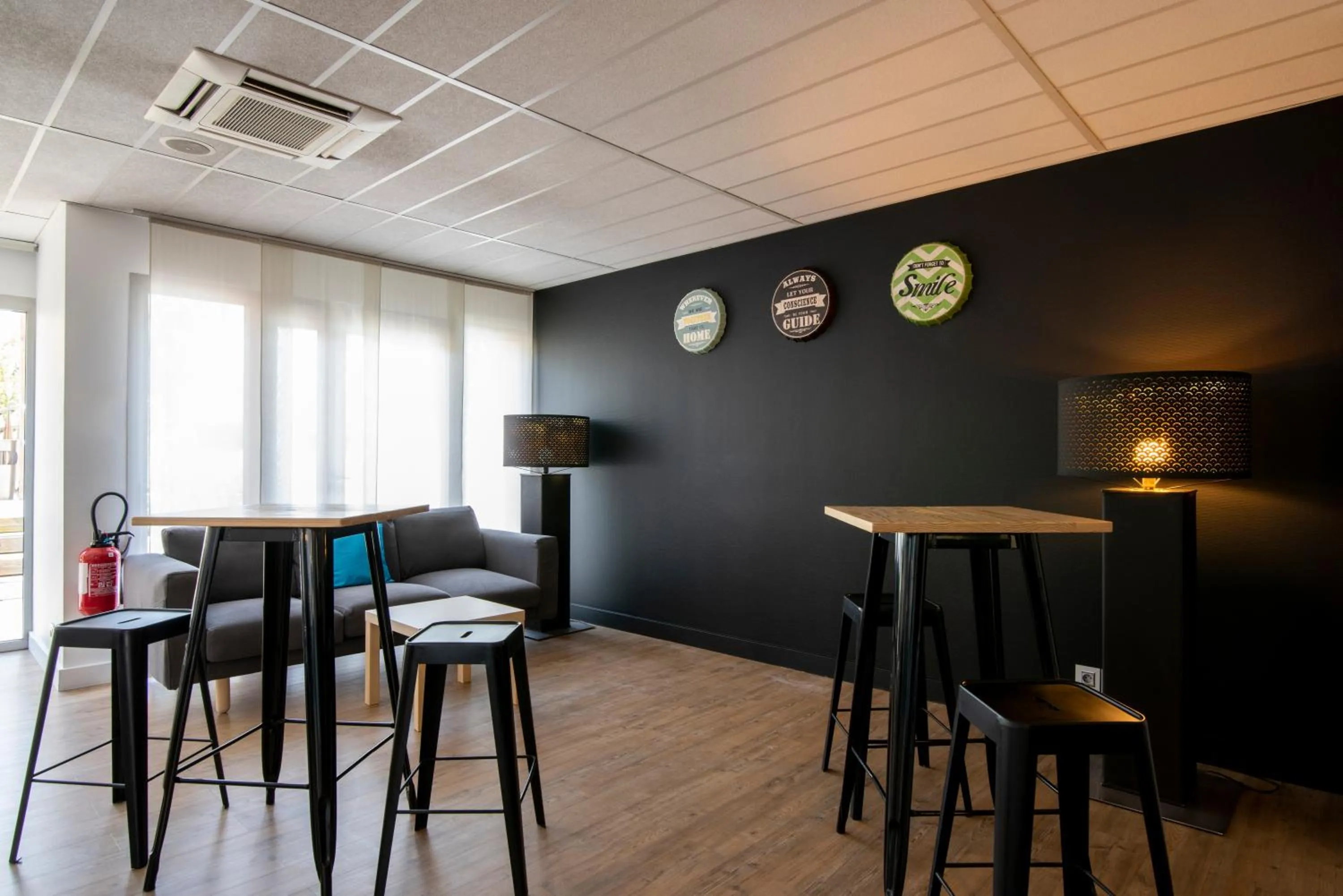 Lounge or bar in Clarion Aparthotel Toulouse Le Parc de l'Escale