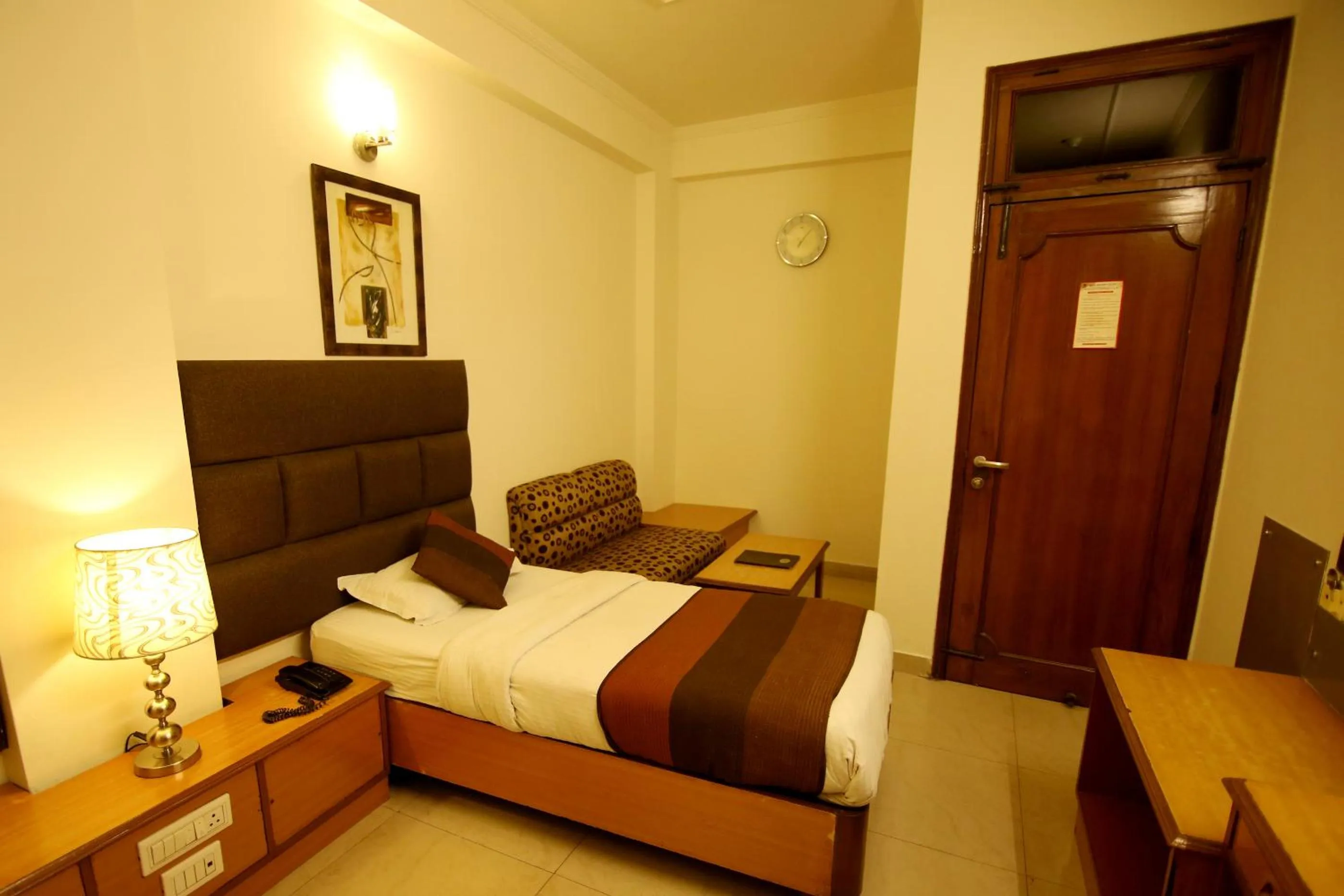 Photo of the whole room in Hotel Parkway Deluxe