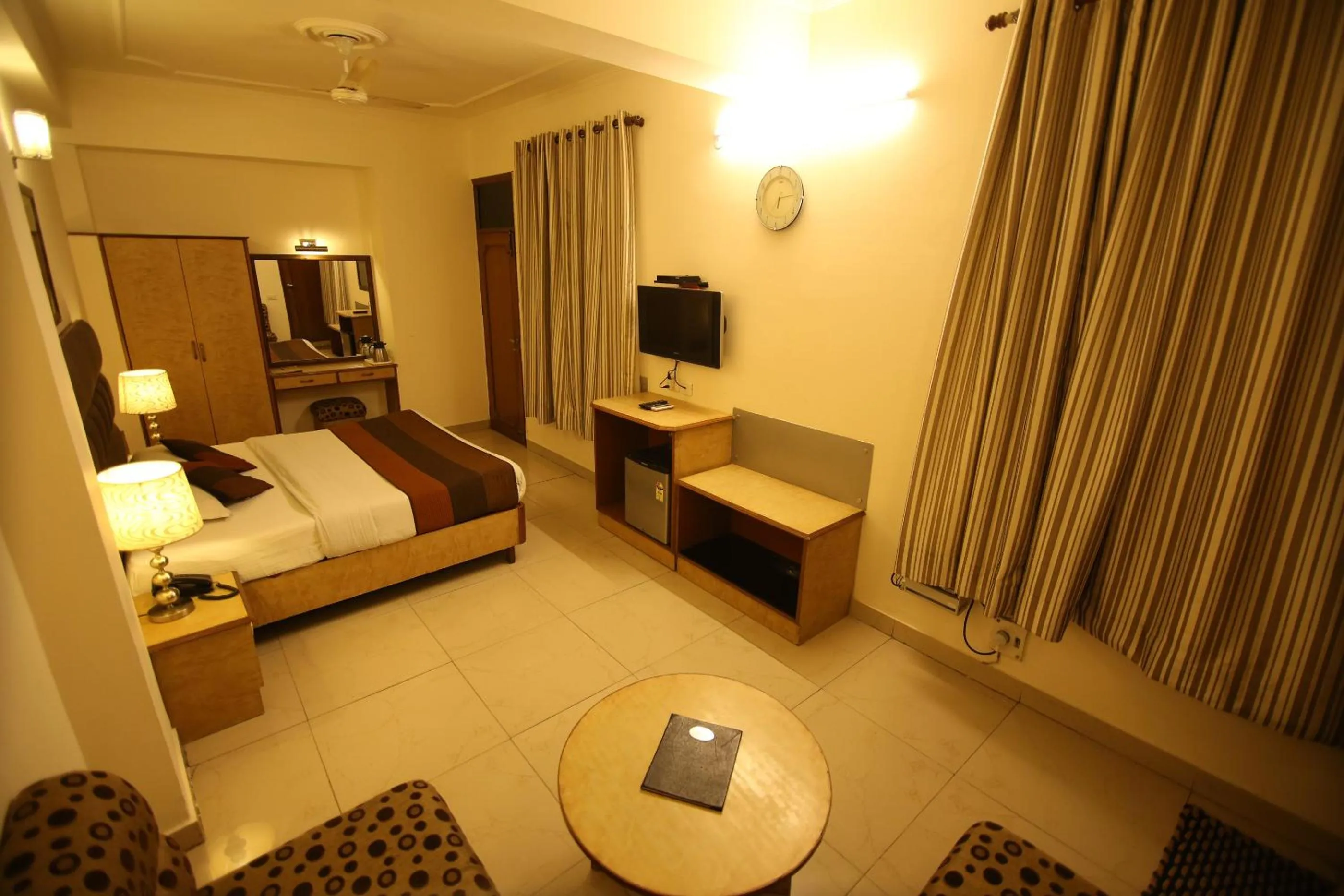 TV and multimedia in Hotel Parkway Deluxe