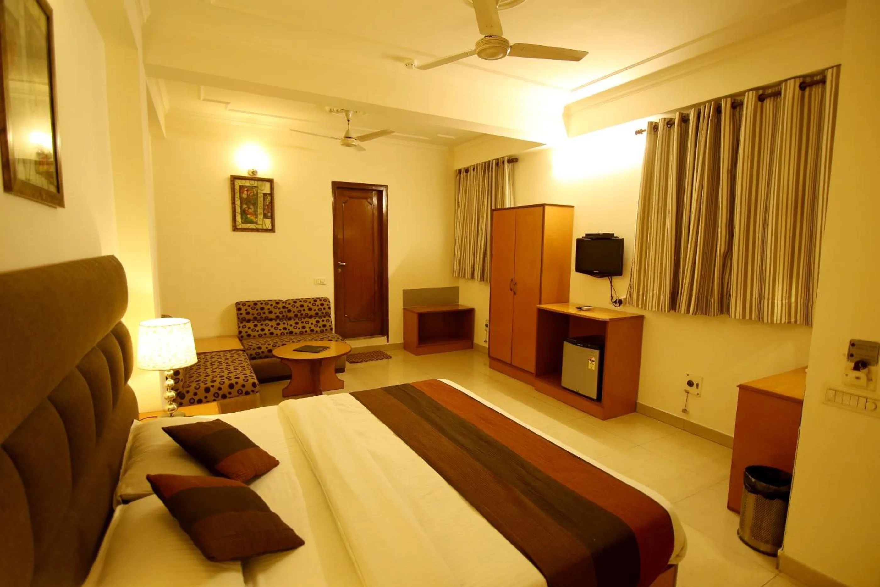 TV and multimedia in Hotel Parkway Deluxe