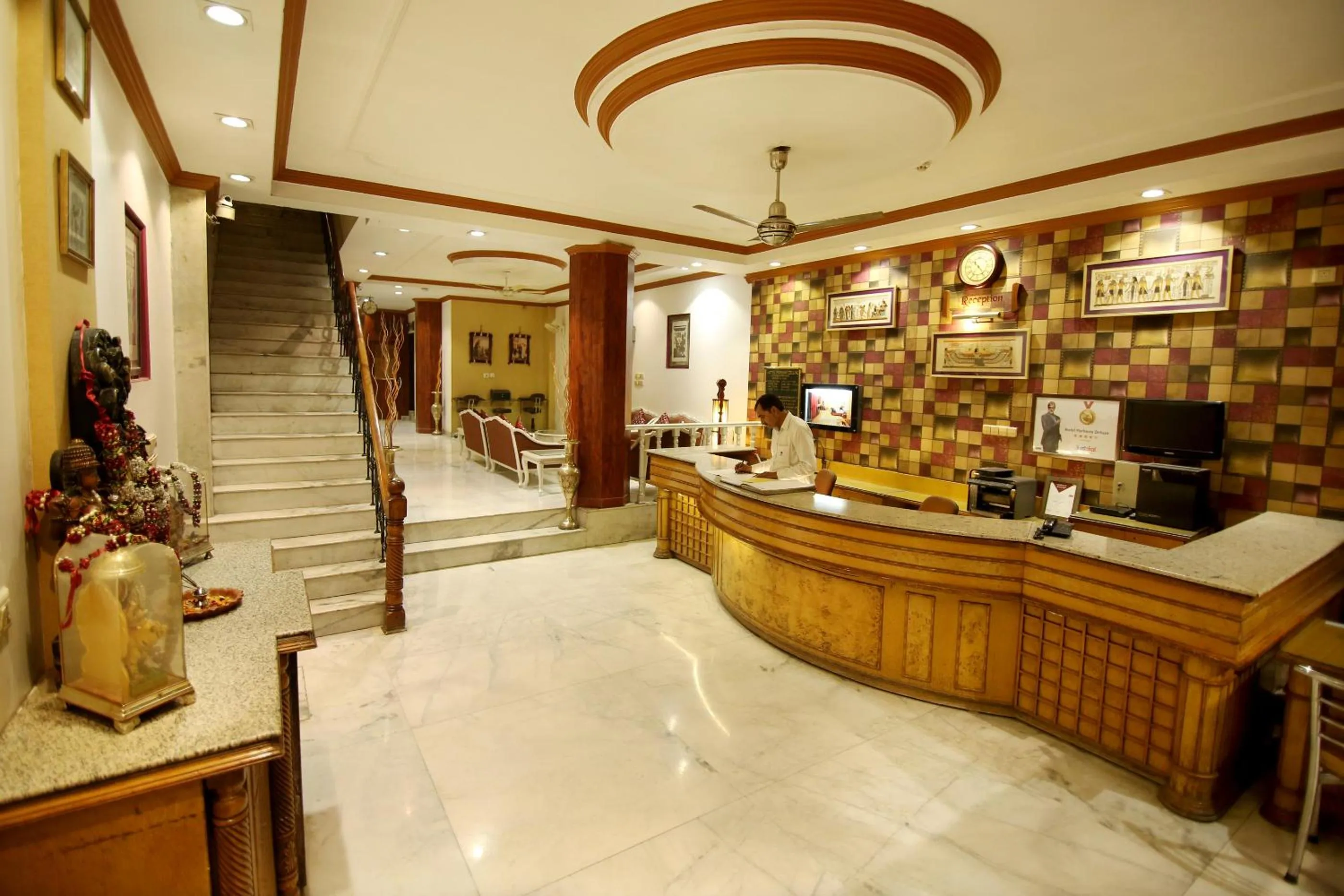 Lobby or reception in Hotel Parkway Deluxe