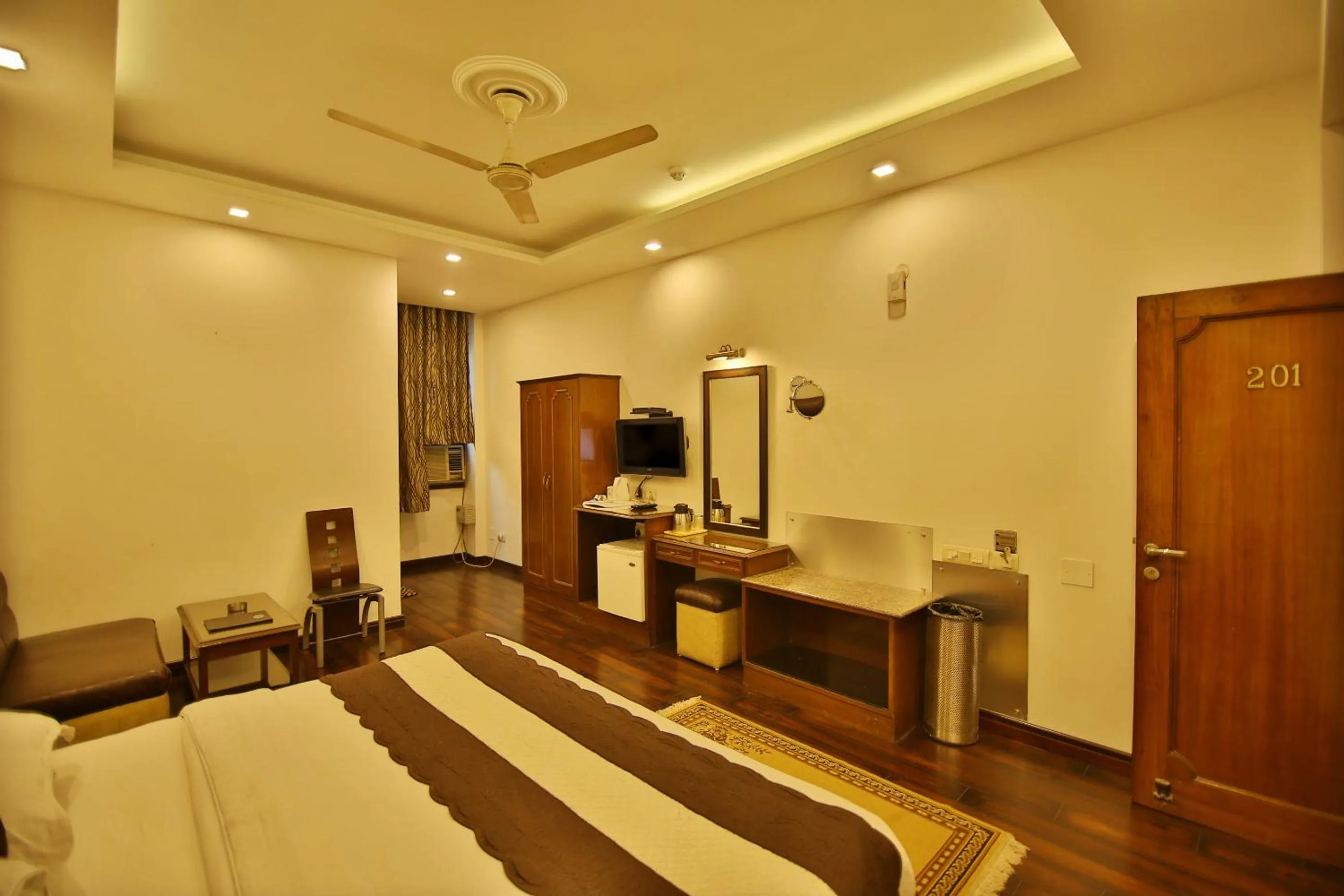 Bed in Hotel Parkway Deluxe