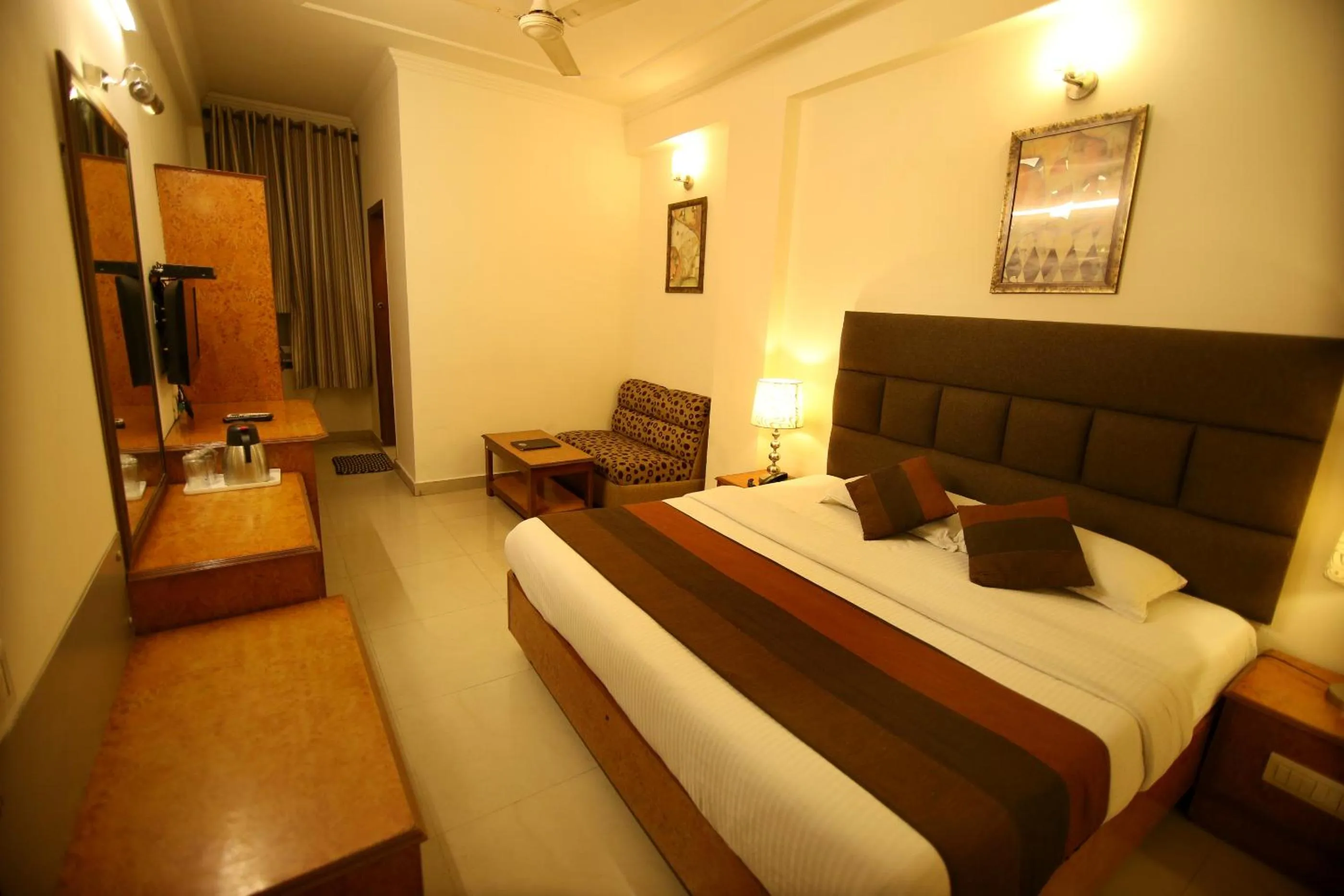 Photo of the whole room in Hotel Parkway Deluxe