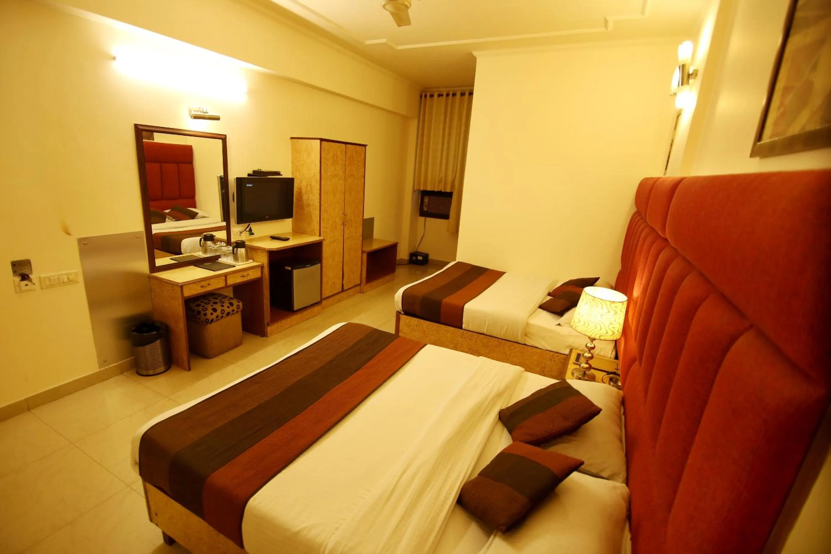 TV and multimedia in Hotel Parkway Deluxe