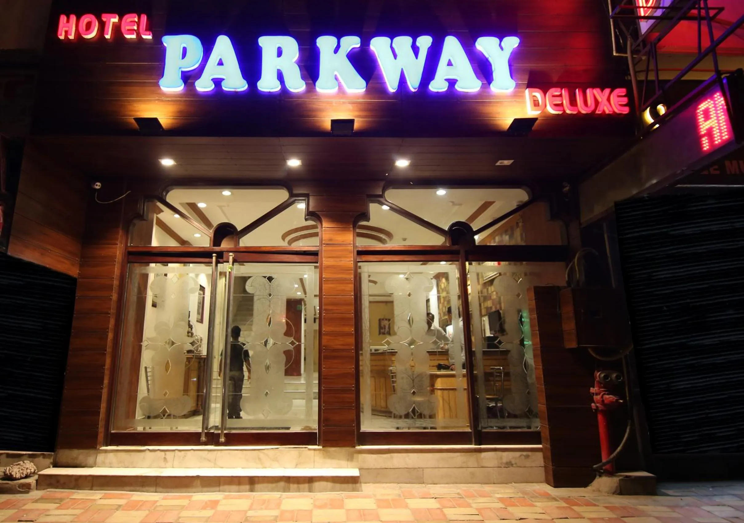 Property building in Hotel Parkway Deluxe