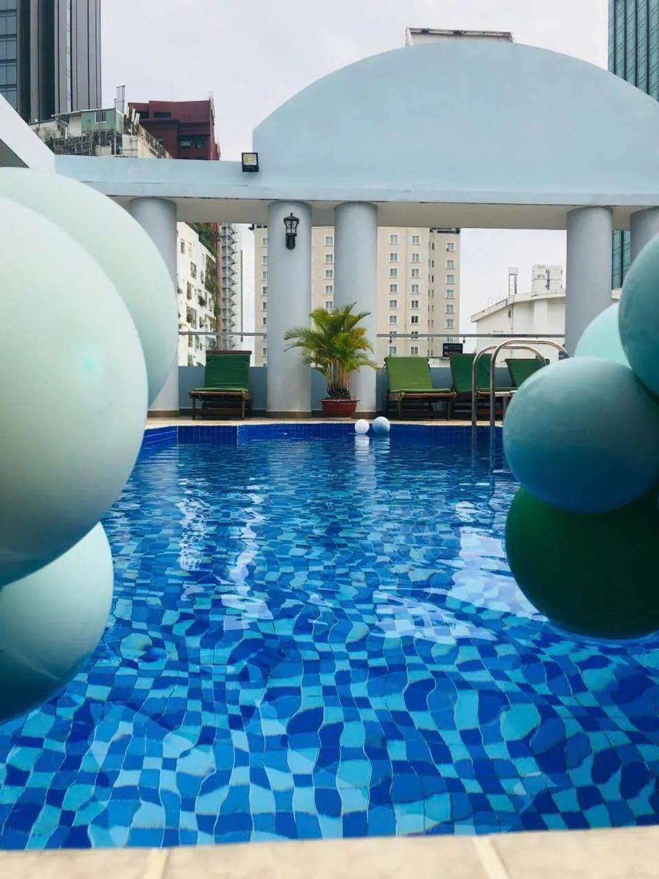 Swimming pool in Huong Sen Hotel