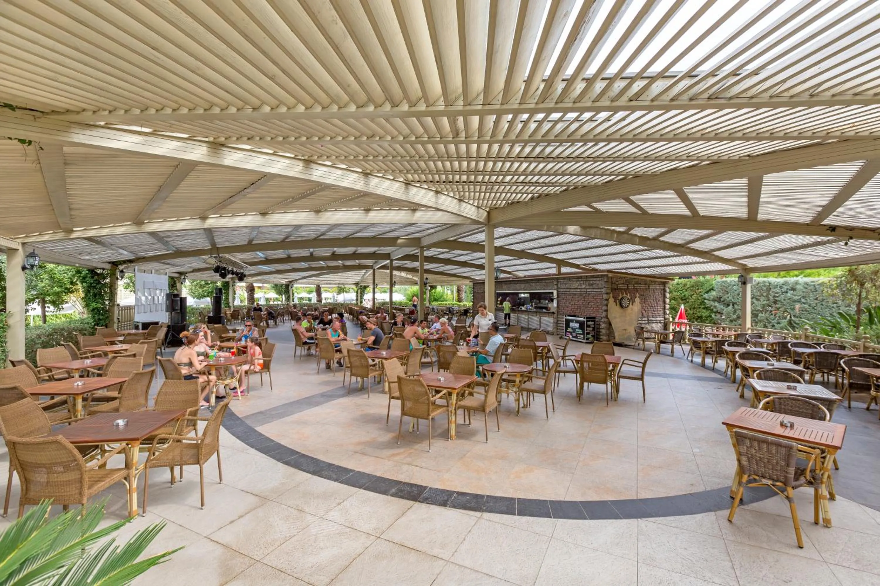 Food and drinks in Royal Holiday Palace